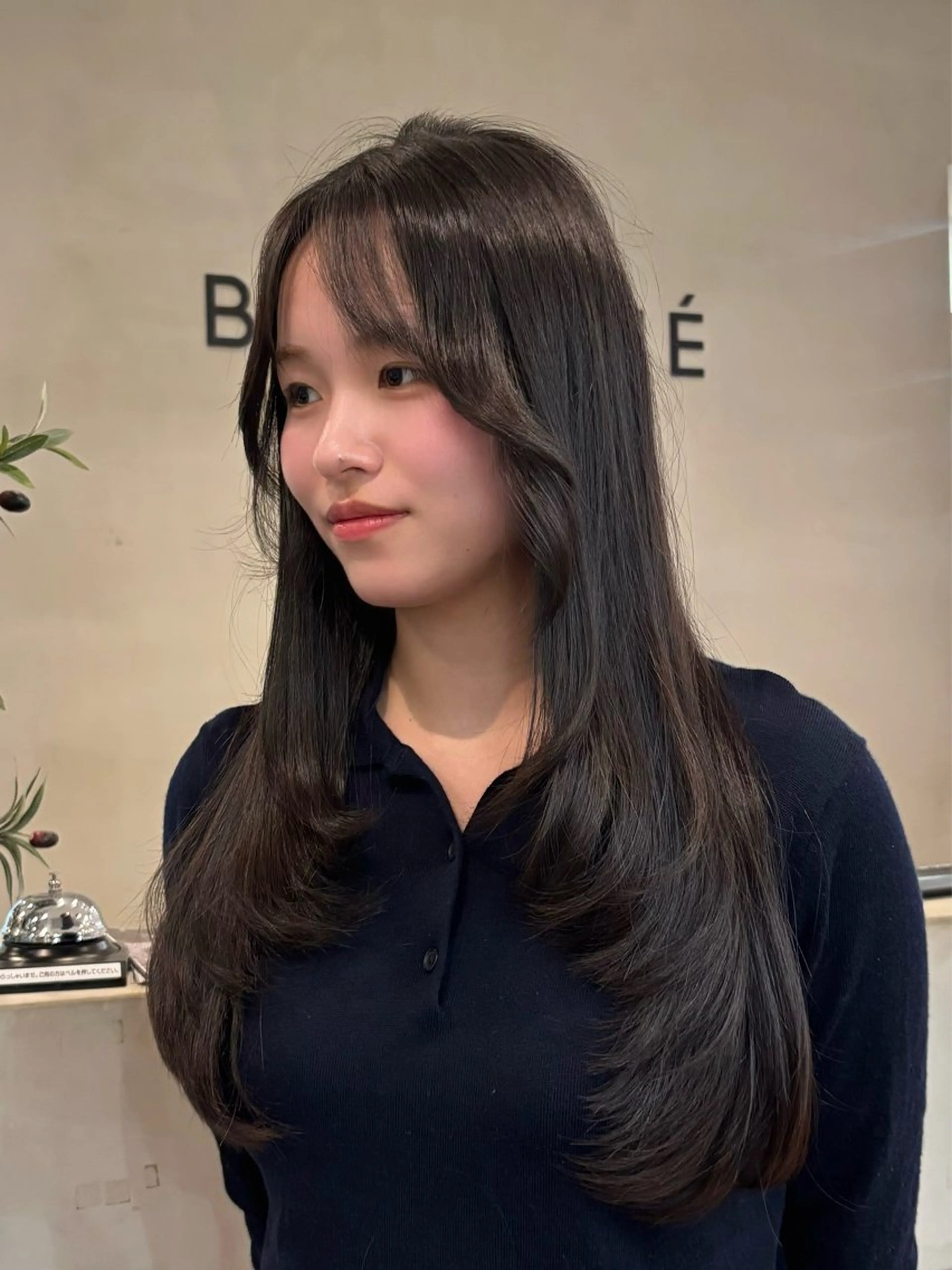 ロング カラー 顔まわりレイヤー 顔周りカット 韓国風ヘア レイヤーカット ロング カット ヘアカラー 髙木琉菜／レイヤー 暖色系カラーのヘアスタイル