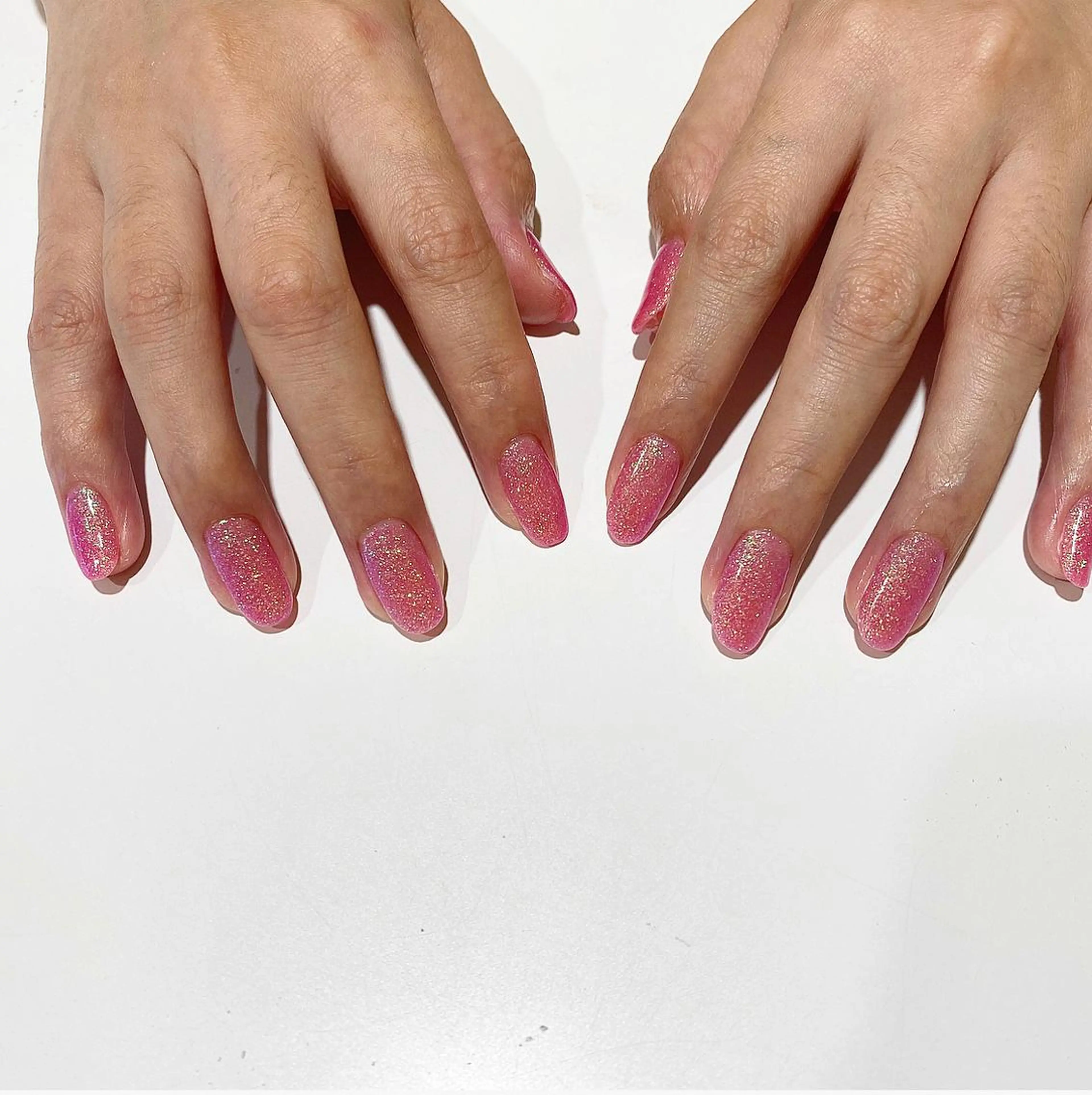 ネイル オーロラネイル ラメ(グリッター) ピンク ハンドネイル 椎葉 麻里矢のネイルデザイン