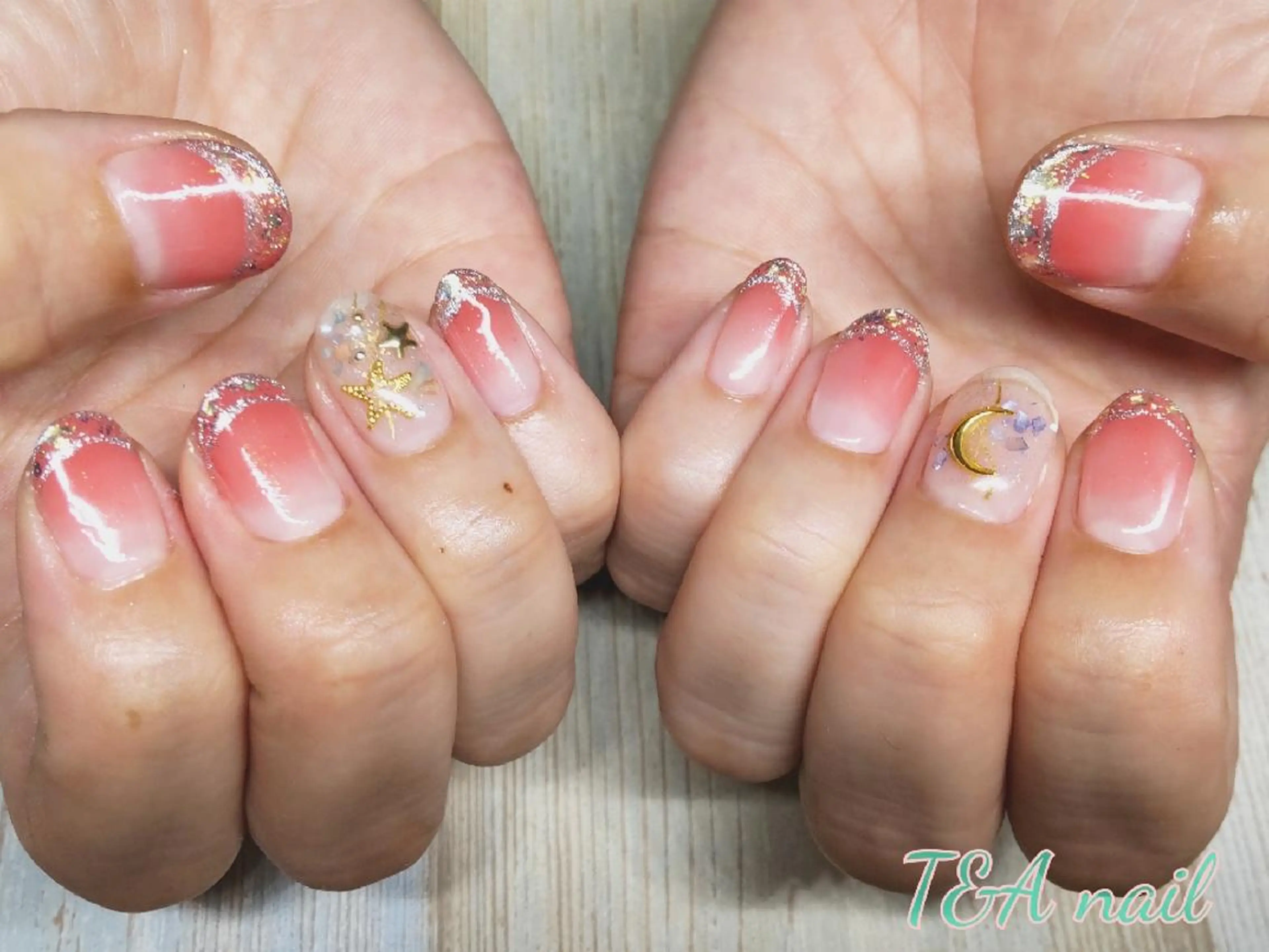 ミディアム ネイル 長さ出し ジェルネイル グラデーション ニュアンスネイル スカルプネイル ハンドネイル T&A nailのネイルデザイン