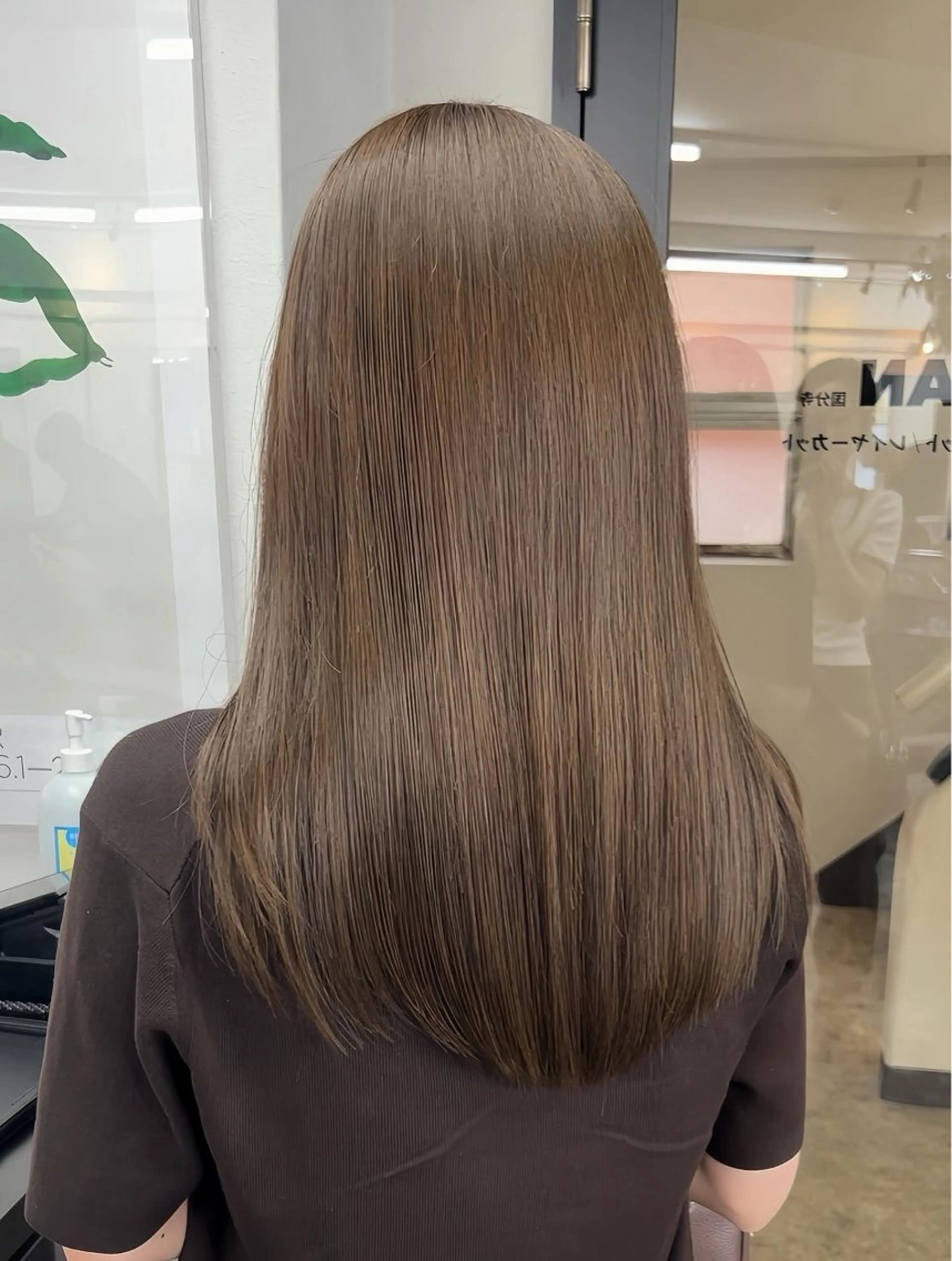 ロング レイヤー透明感カラー AIKAのヘアスタイル