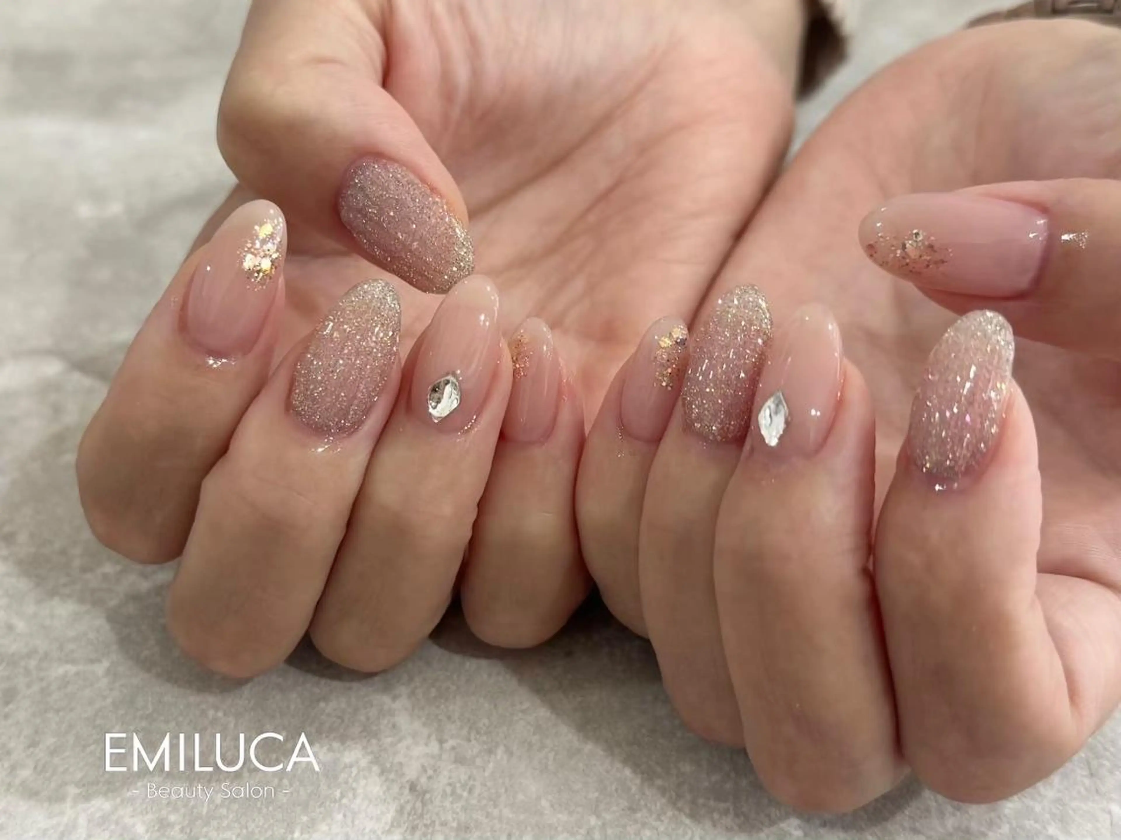 ネイル ハンドネイル EMILUCA 本地のネイルデザイン