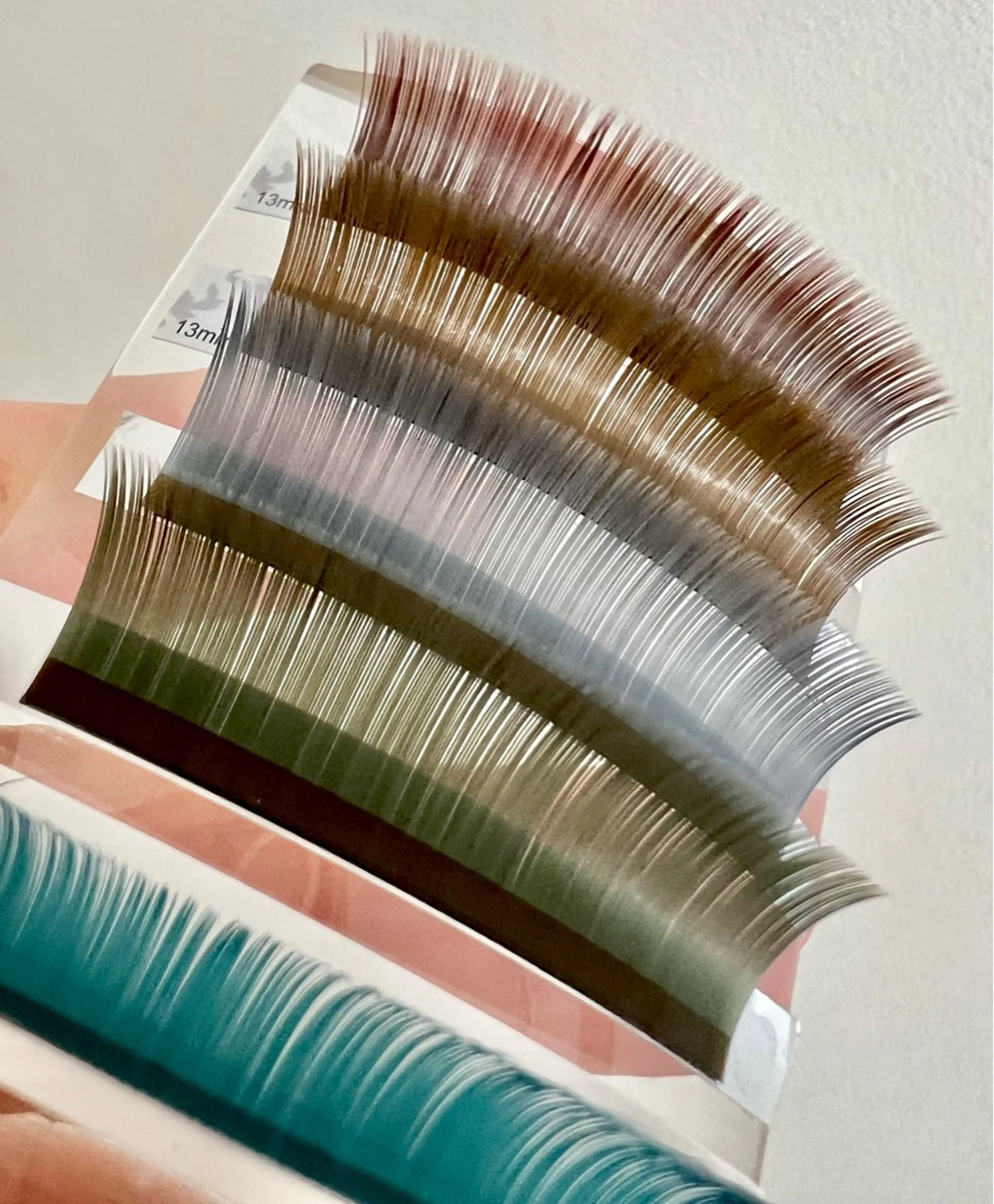 現金のみ】まつ毛エクステ100本(上)】3000円🧡オフ➕500円＊SNS投稿(目元)OKな方のみ！カラー変更可能👌の写真