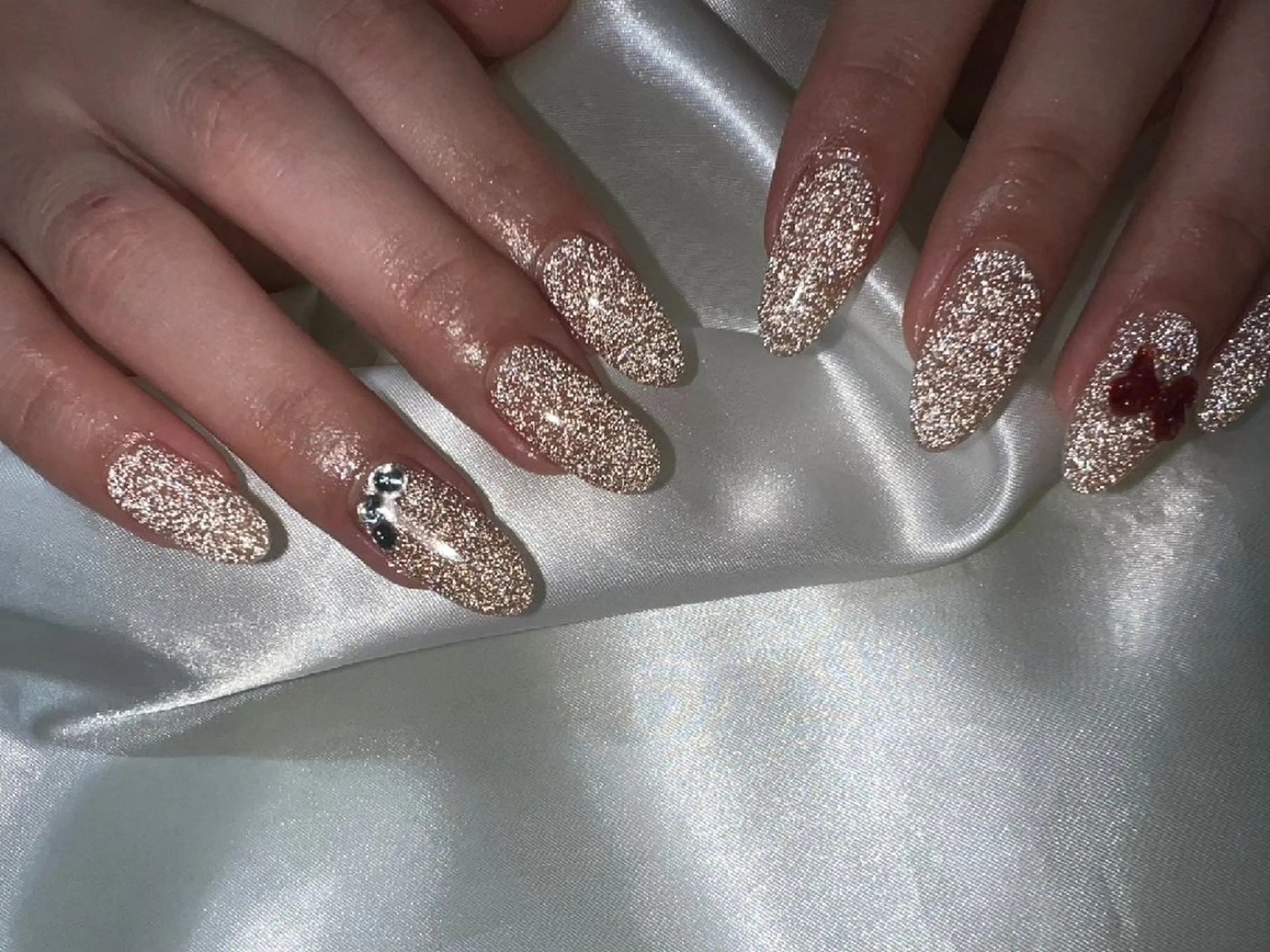 ネイル フラッシュネイル キラキラネイル ワンカラーネイル ピンク 春ネイル ハンドネイル Moana Shioriのネイルデザイン