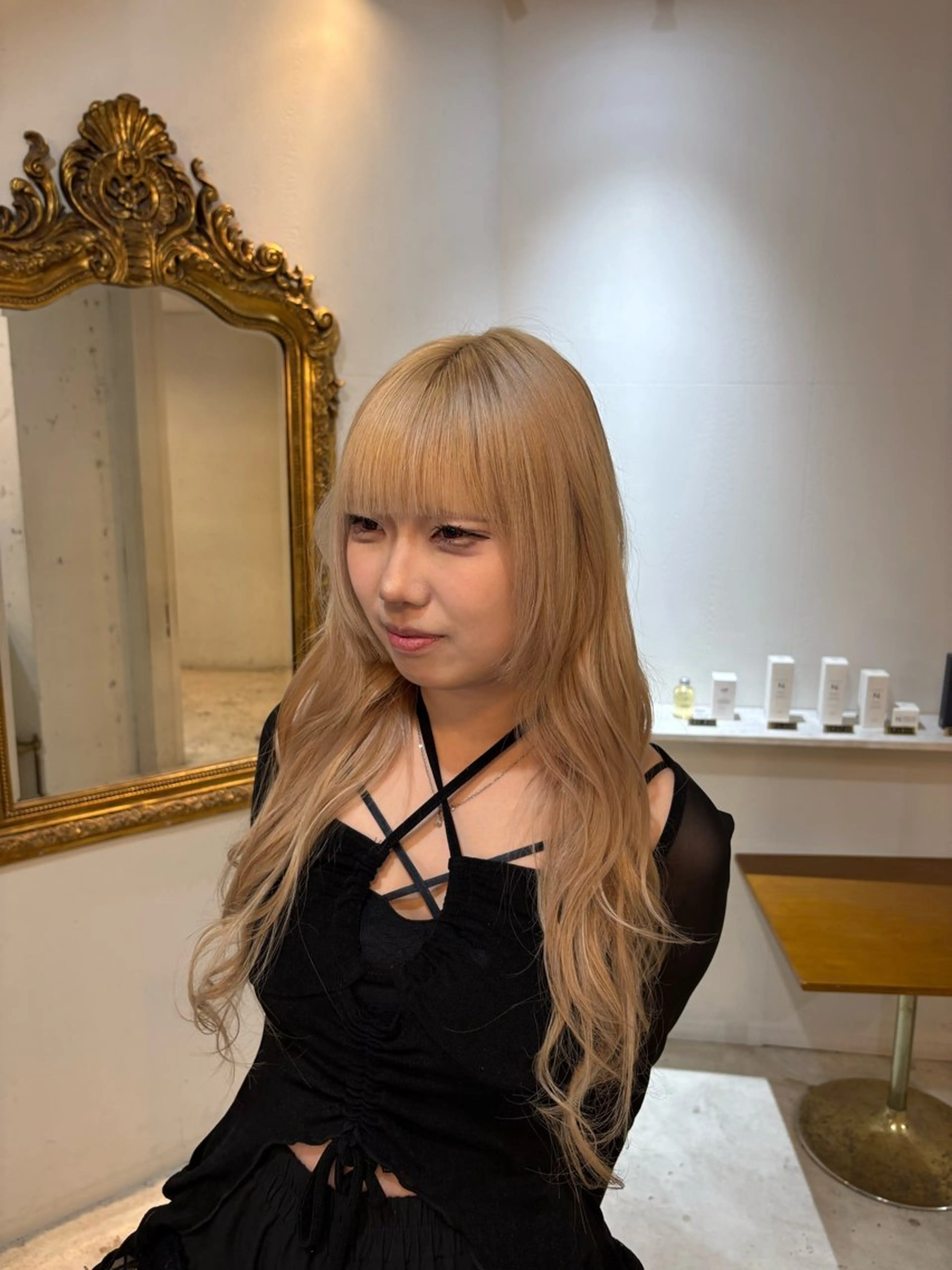 ロング 🩶ハイトーン🖤 URARAのヘアスタイル