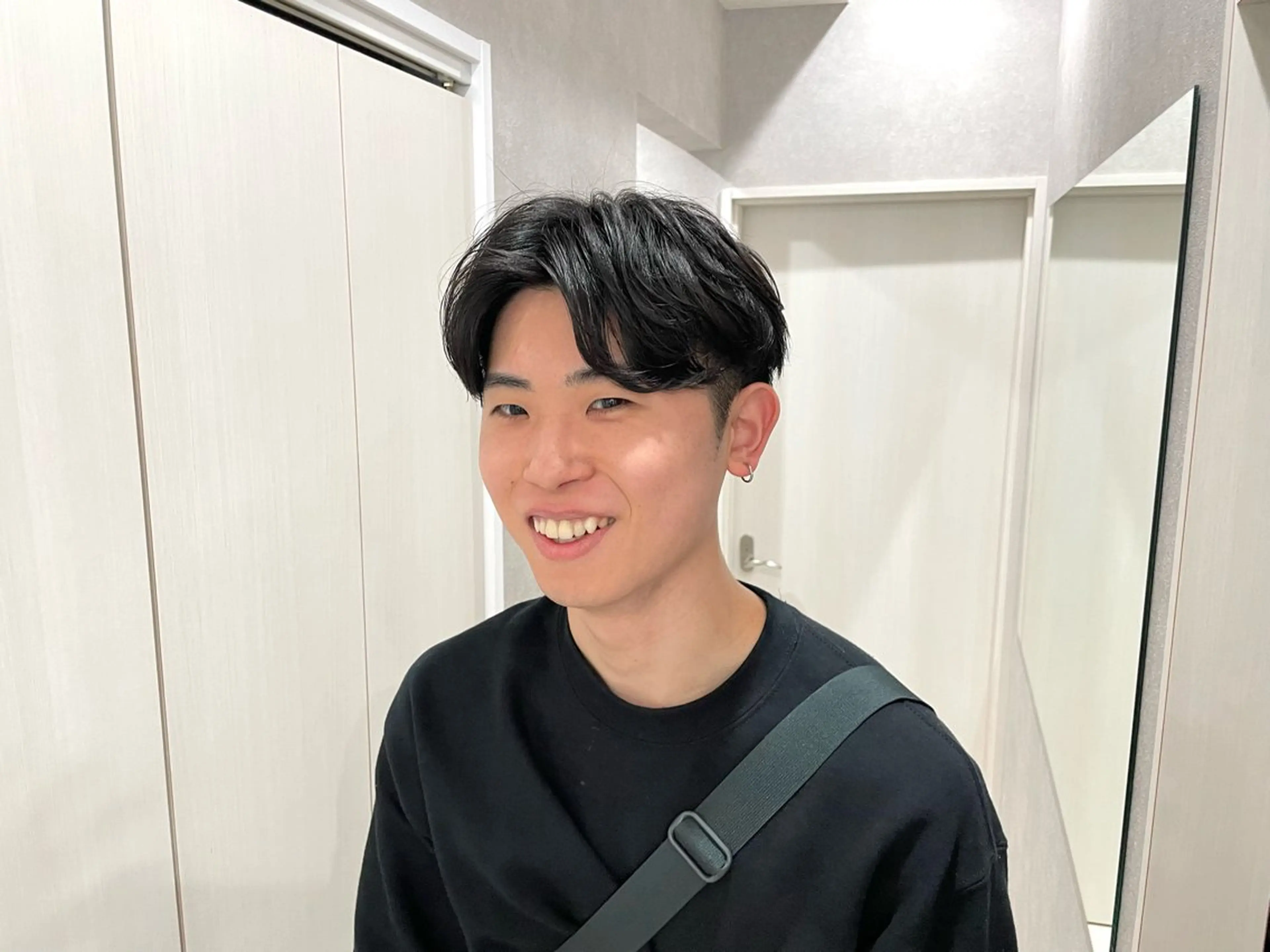 ショート カラー パーマ メンズ ビジネス センターパート メンズパーマ 刈り上げ アッシュ 【東北メンズヘア1 位受賞🥇】本間祐太のヘアスタイル