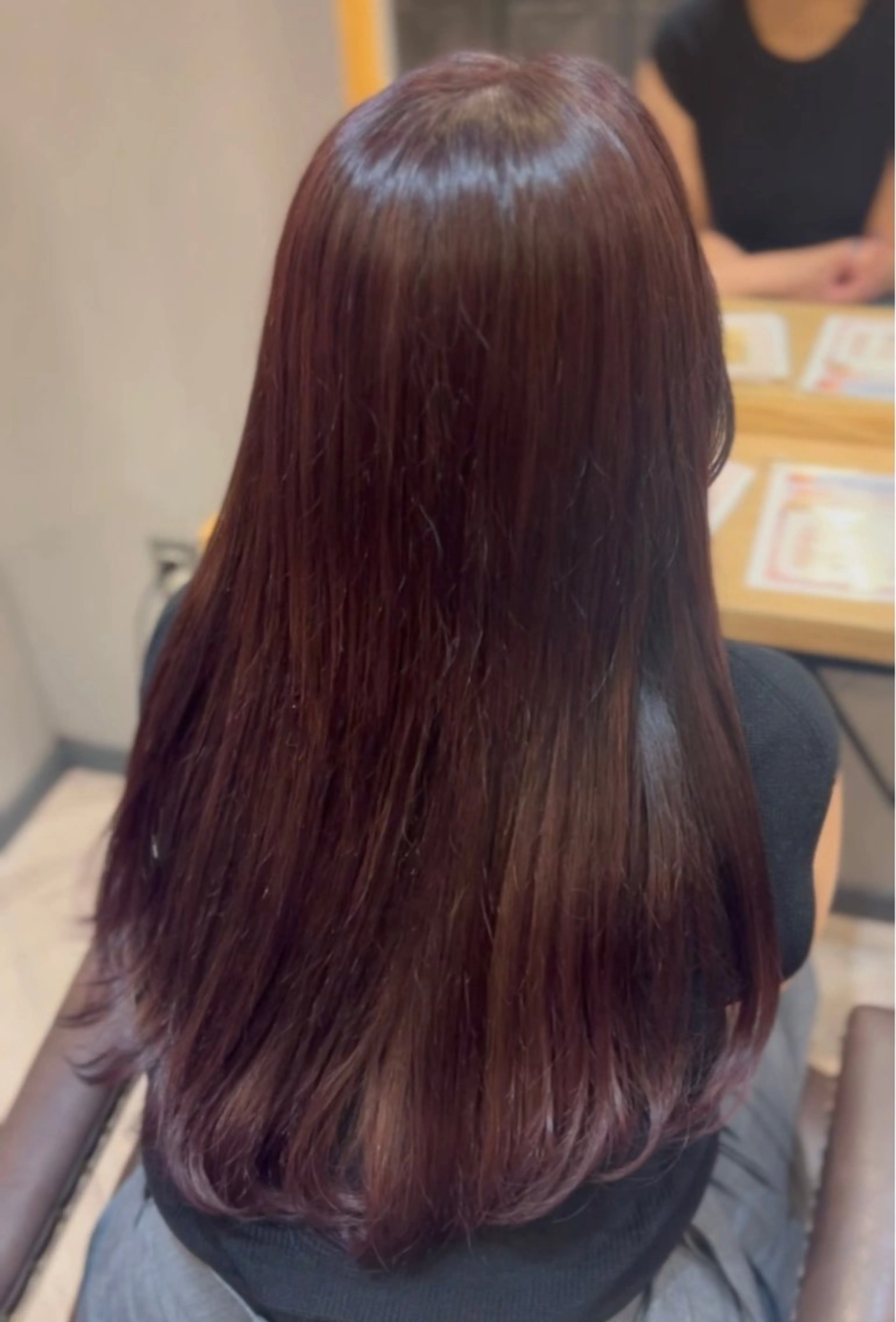 ロング カラー 魚谷 綾渚のヘアスタイル