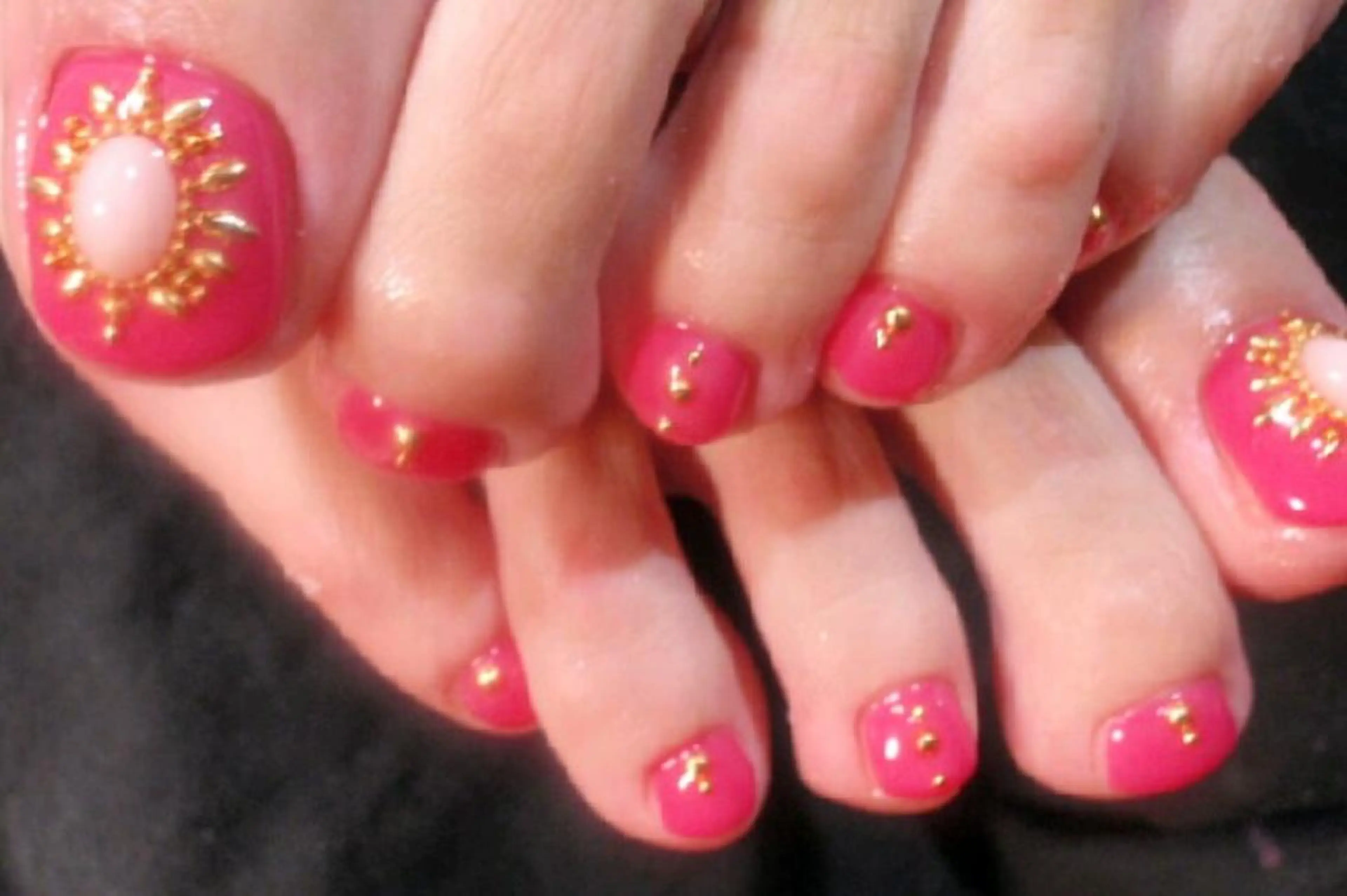 ネイル フットネイル ピンク Re Pearl～コーディネートサロン～ 市駅前店所属・NARUMI HYODOのネイルデザイン