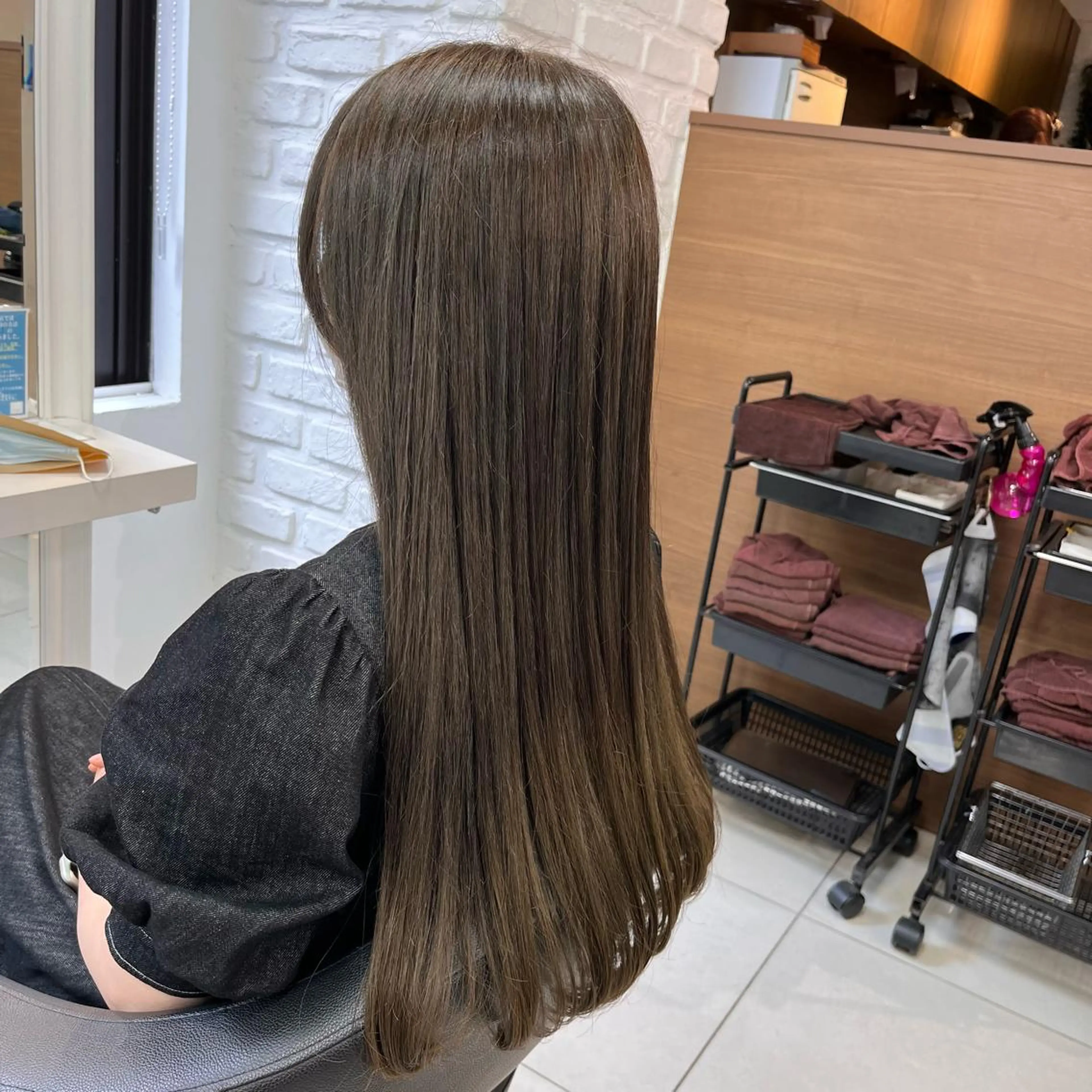 ロング カラー アッシュ ベージュカラー ブリーチ イルミナカラー 髪質改善 カット ヘアカラー トリートメント 【センターパート/ マッシュ】ryokaのヘアスタイル