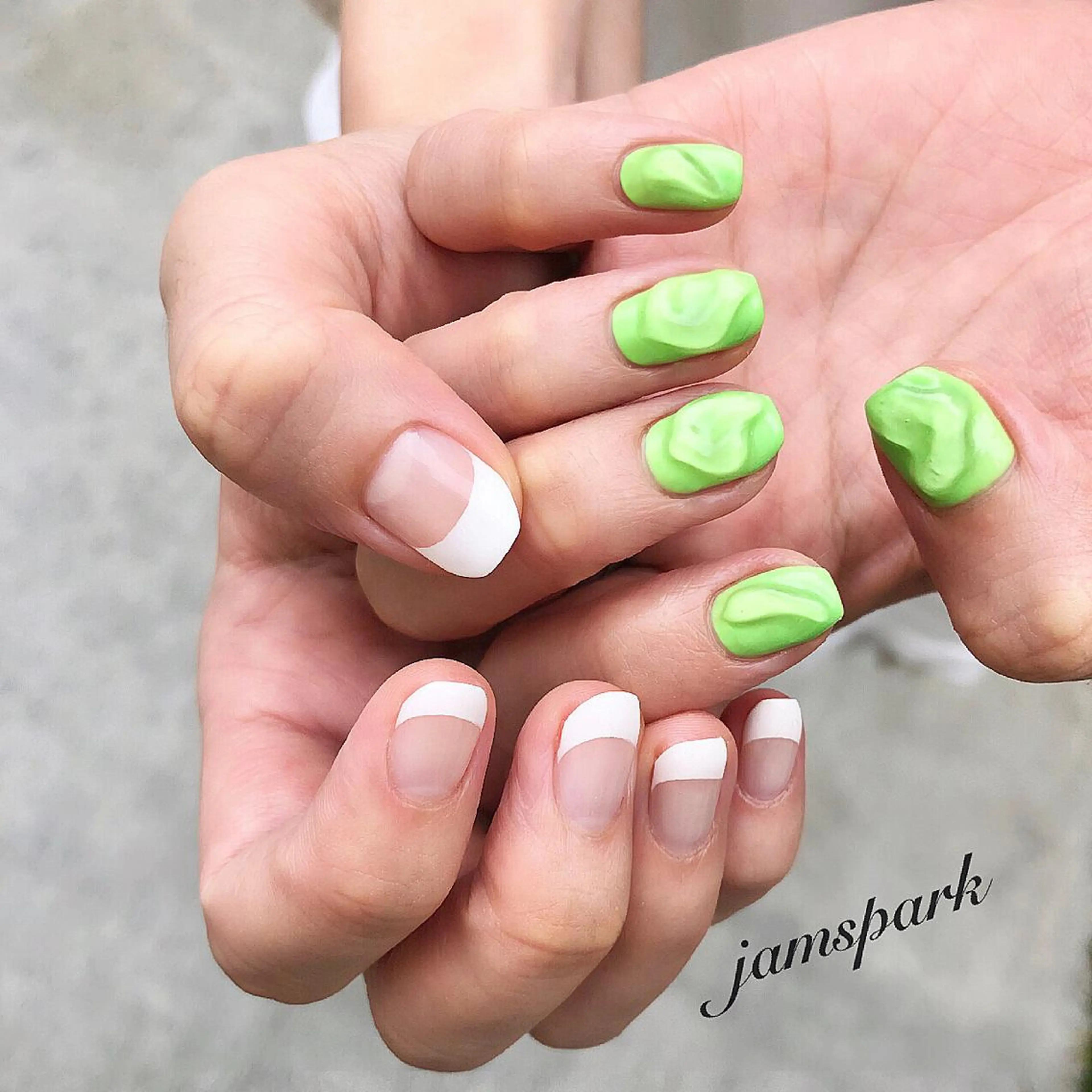 ネイル フレンチネイル グリーン ニュアンスネイル 赤色 シンプルネイル ハンドネイル jamspark ✨のネイルデザイン