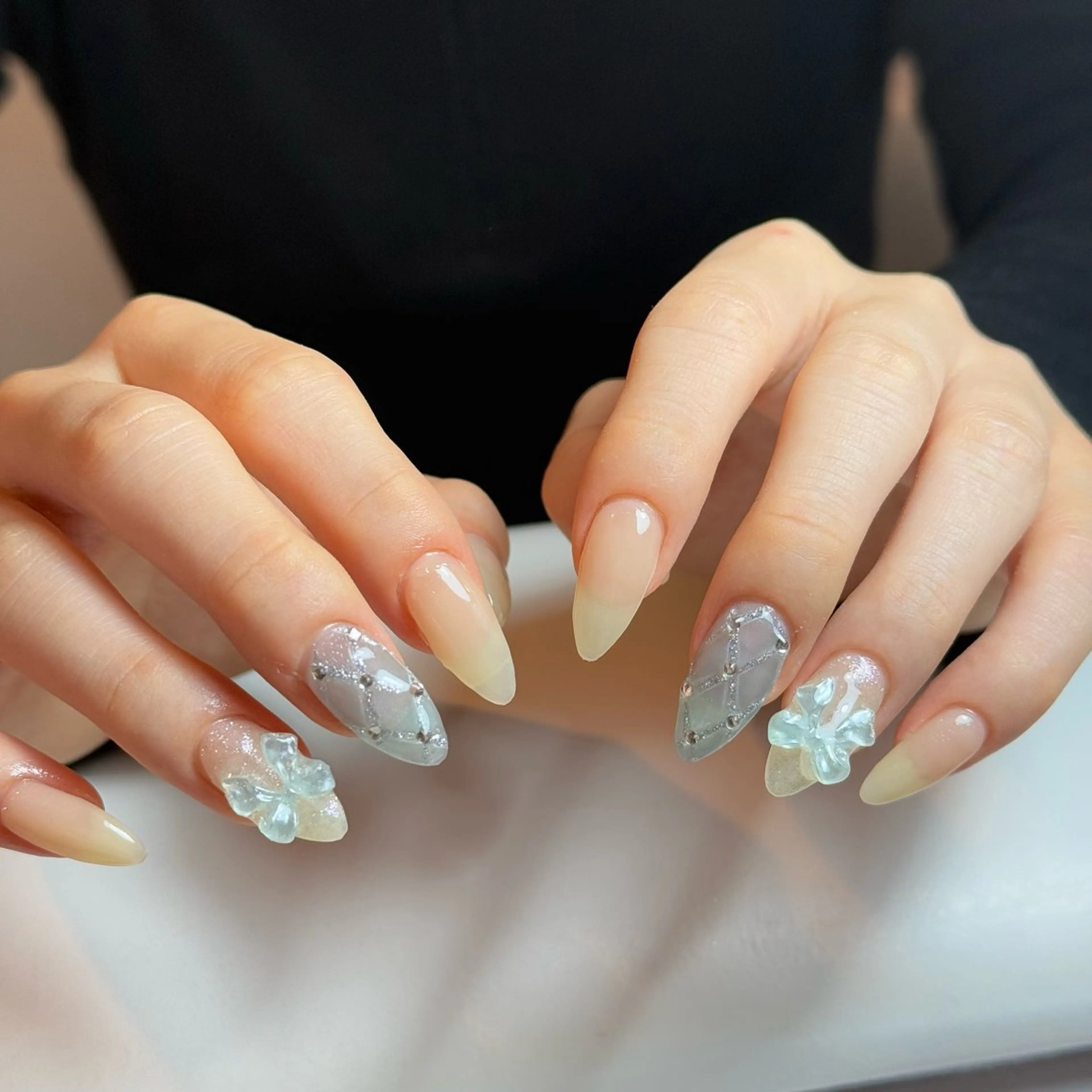 ネイル チークネイル フレンチネイル グラデーション キラキラネイル 韓国ネイル ハンドネイル Risa_ Nailのネイルデザイン