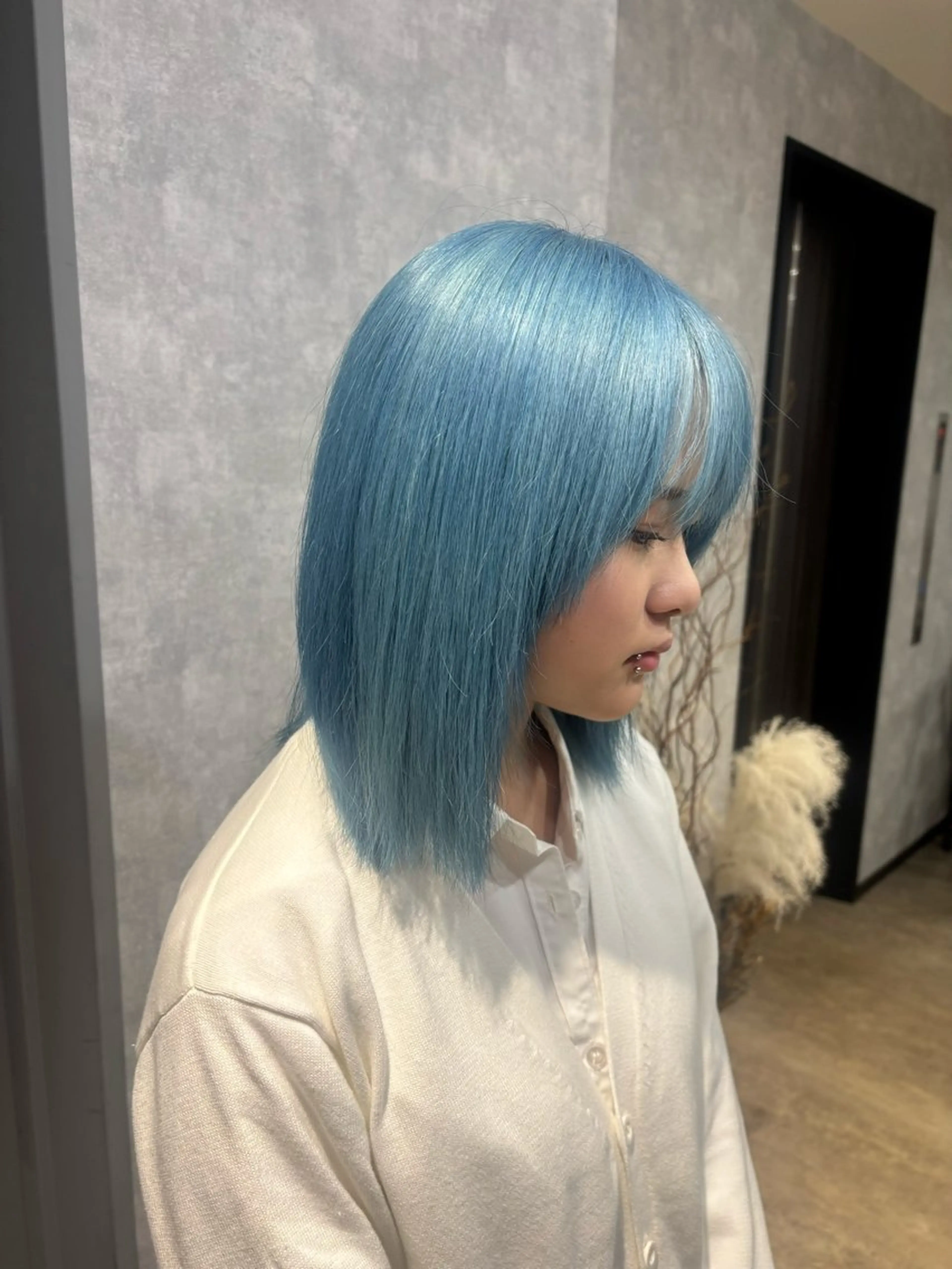 ミディアム カット ヘアカラー トリートメント 🌐NATSUMI 🌐【寒色カラー】のヘアスタイル