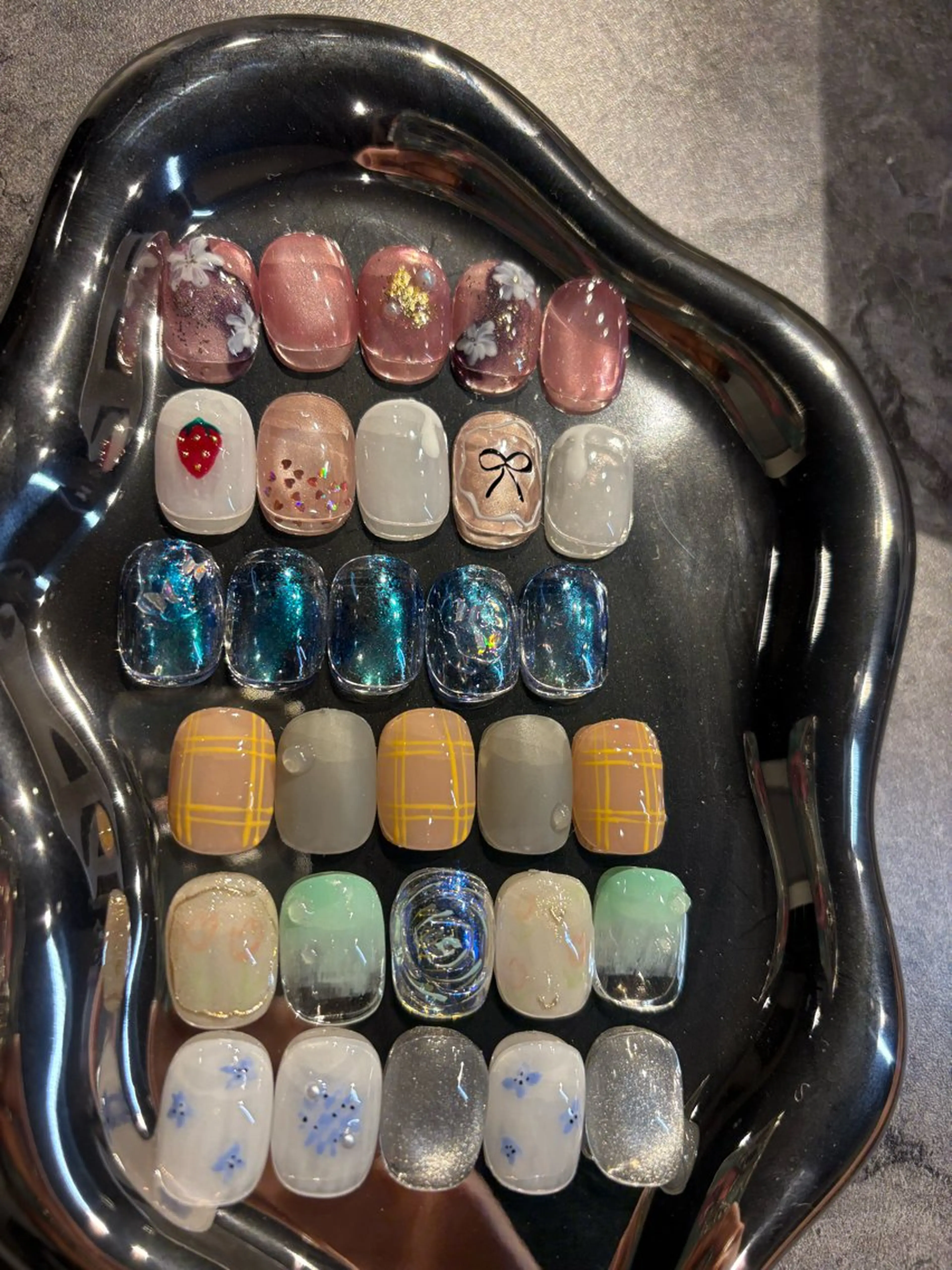 ネイル アートネイル ハンドネイル Nail room Cé所属・china 🌙.・+のネイルデザイン