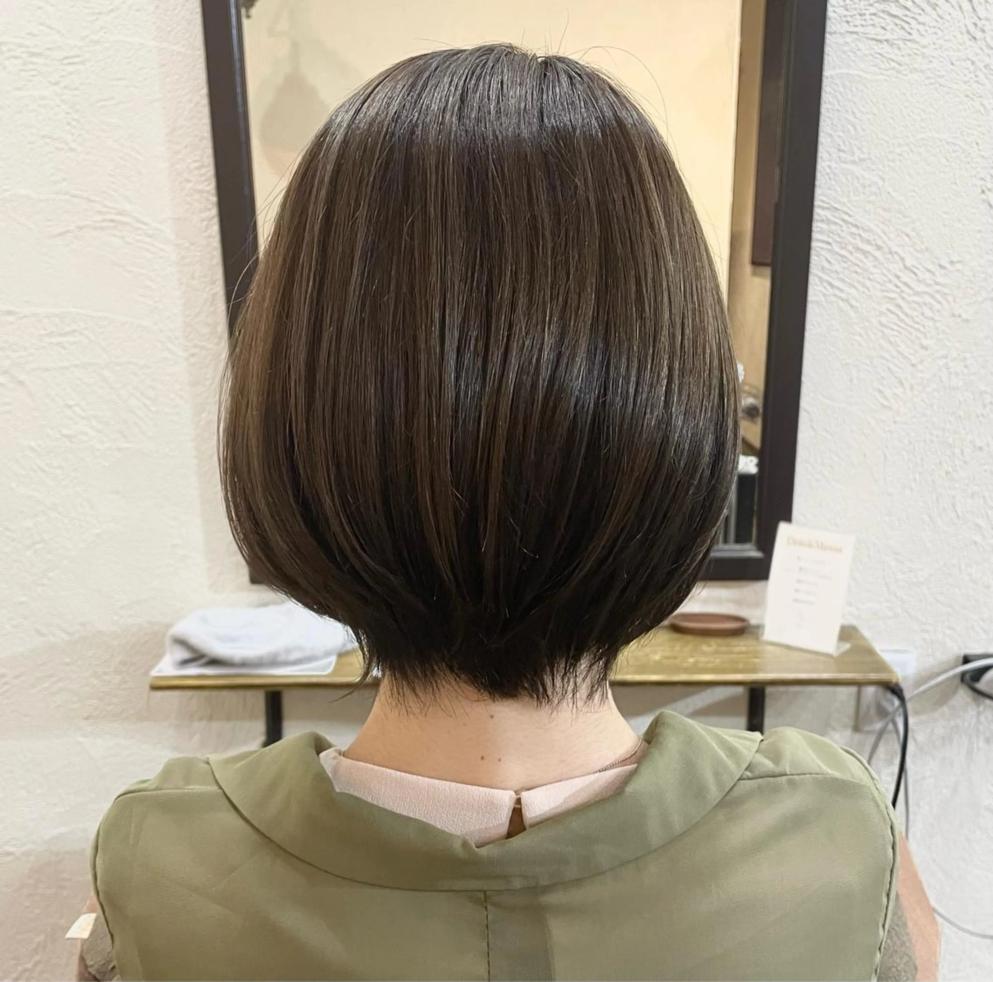 ショート カラー アッシュ ベージュカラー hair room nico所属・箱守 さやかのヘアスタイル