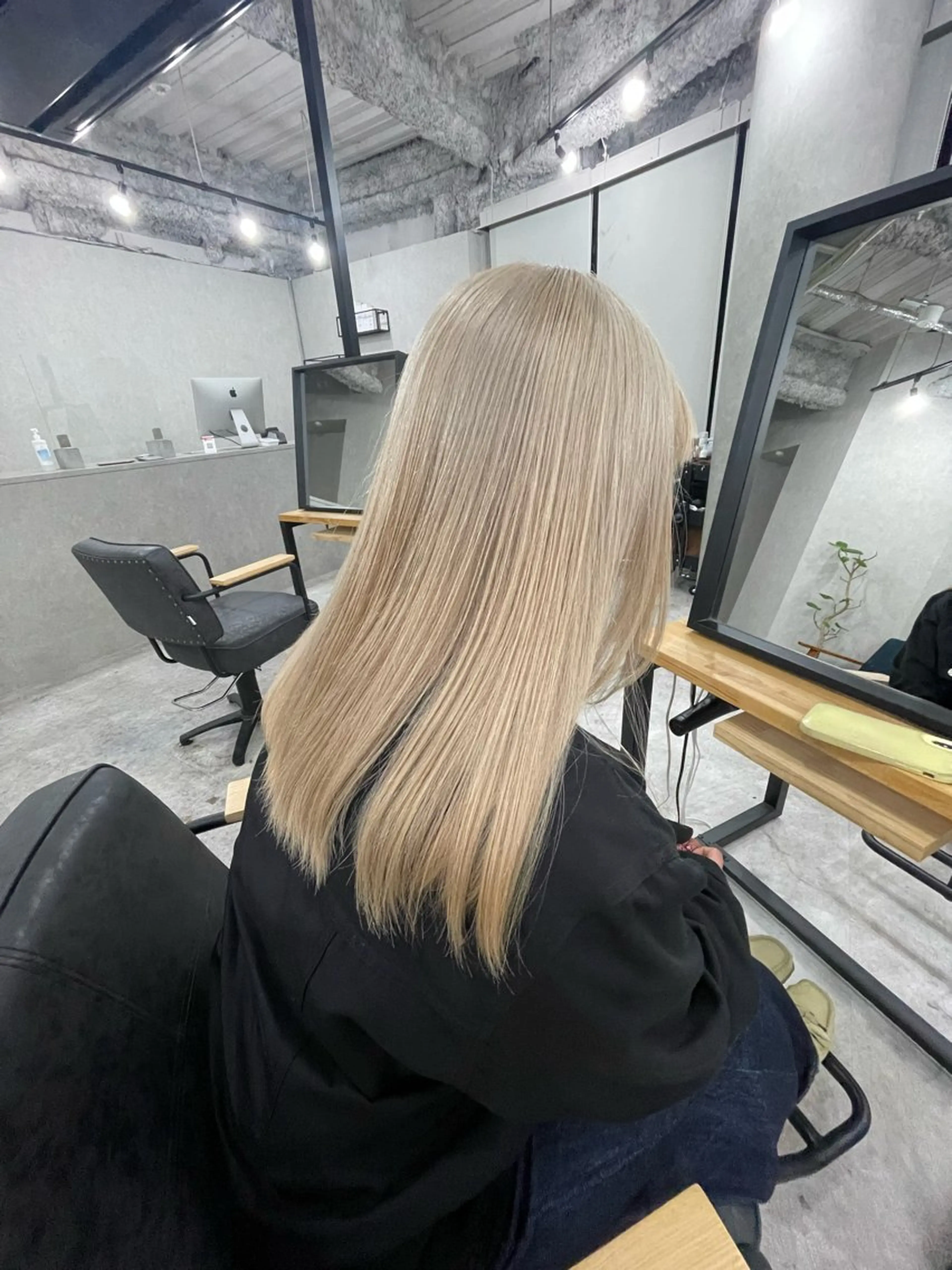 セミロング 梅田韓国ヘア kiara🩷彡のヘアスタイル