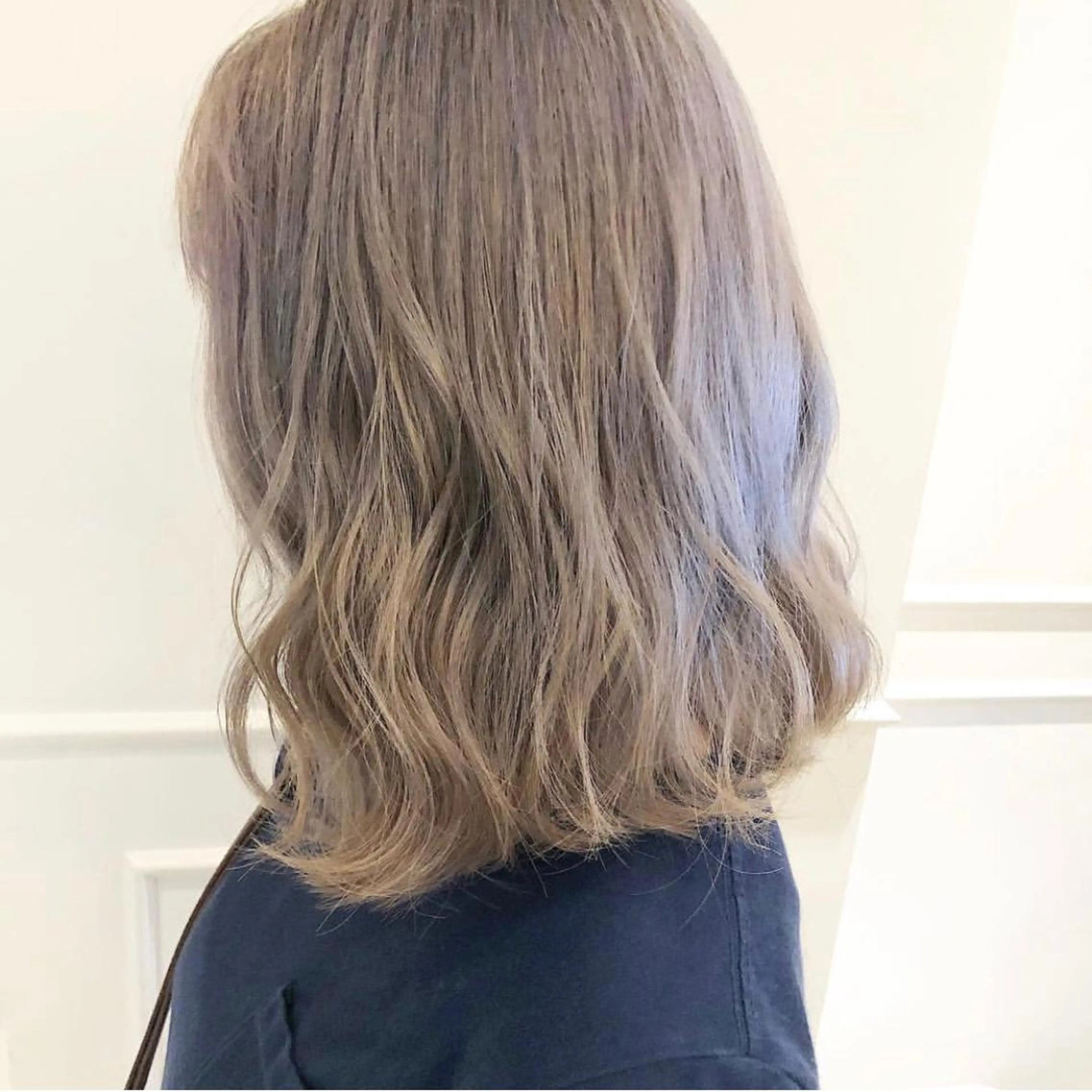 カラー ベージュカラー ブリーチ 透明感カラー ミルクティーベージュ 大人艶カラー/ ショートカット　辻岡のヘアスタイル