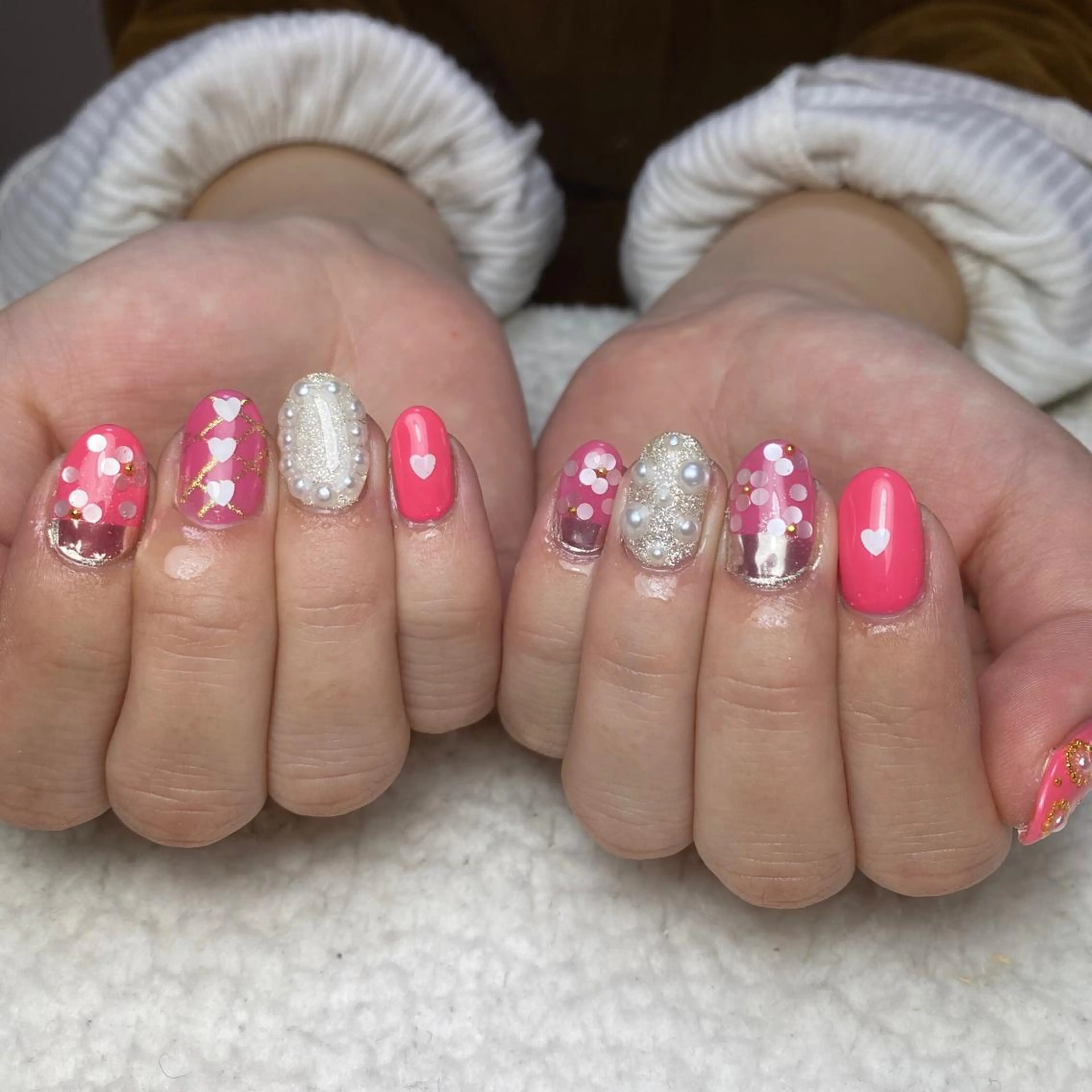 ネイル ミラーネイル ピンク ハンドネイル COCO+所属・COCO +のエステ・リラクイメージ