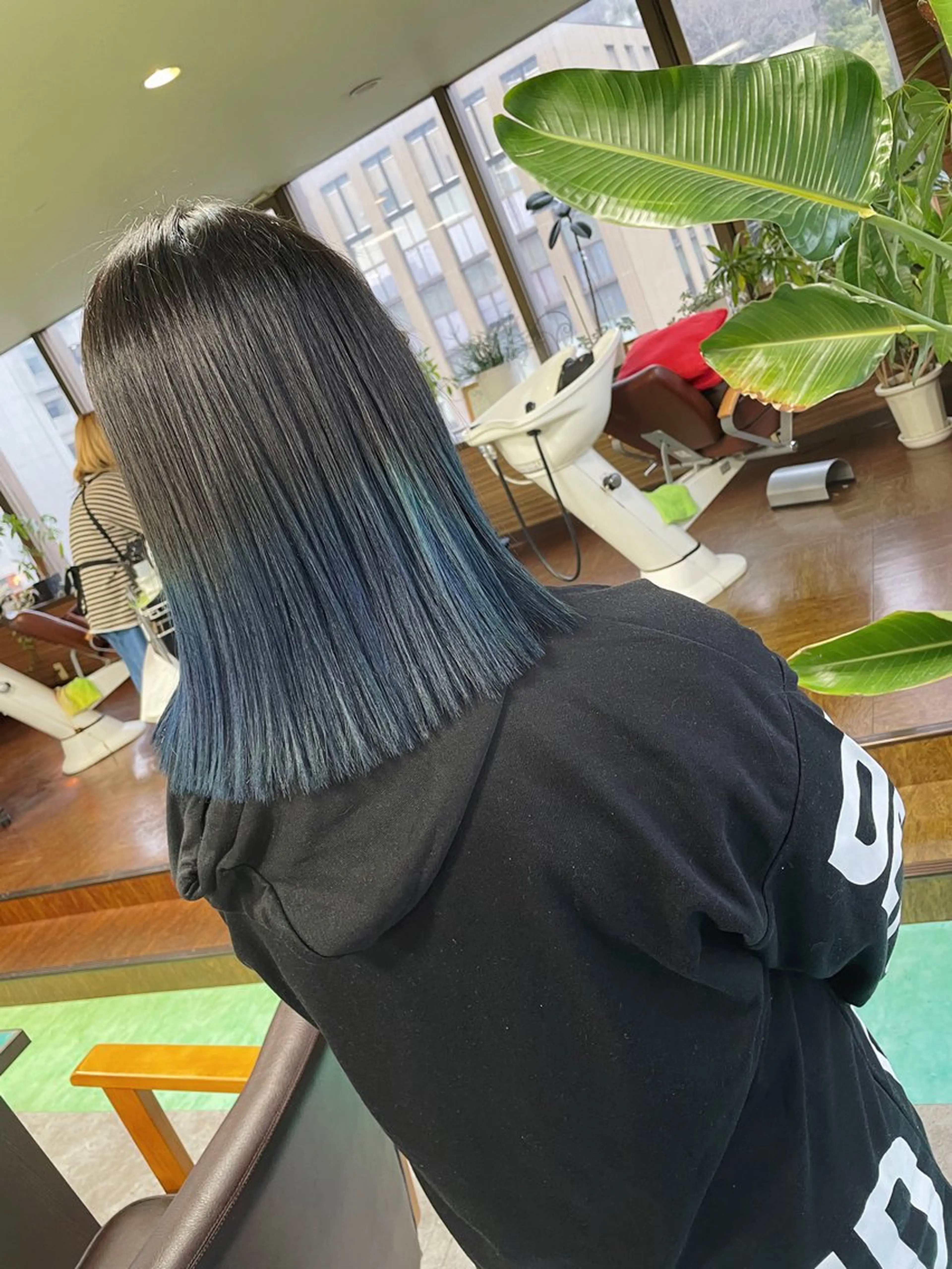 ミディアム カラー ブルーカラー ヘアカラー 土居 正季のヘアスタイル