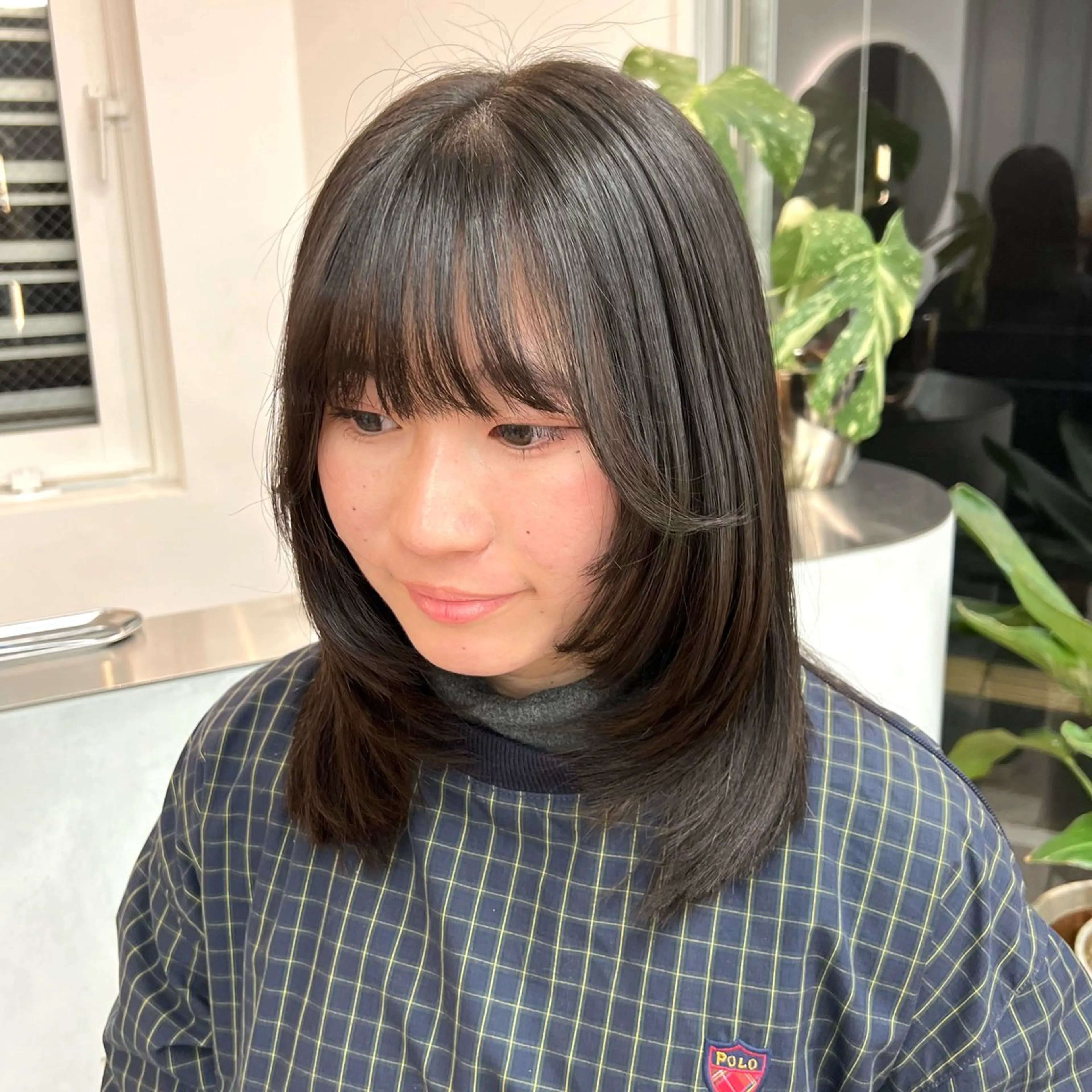 ミディアム カラー 小森聖奈 韓国風レイヤーカットのヘアスタイル