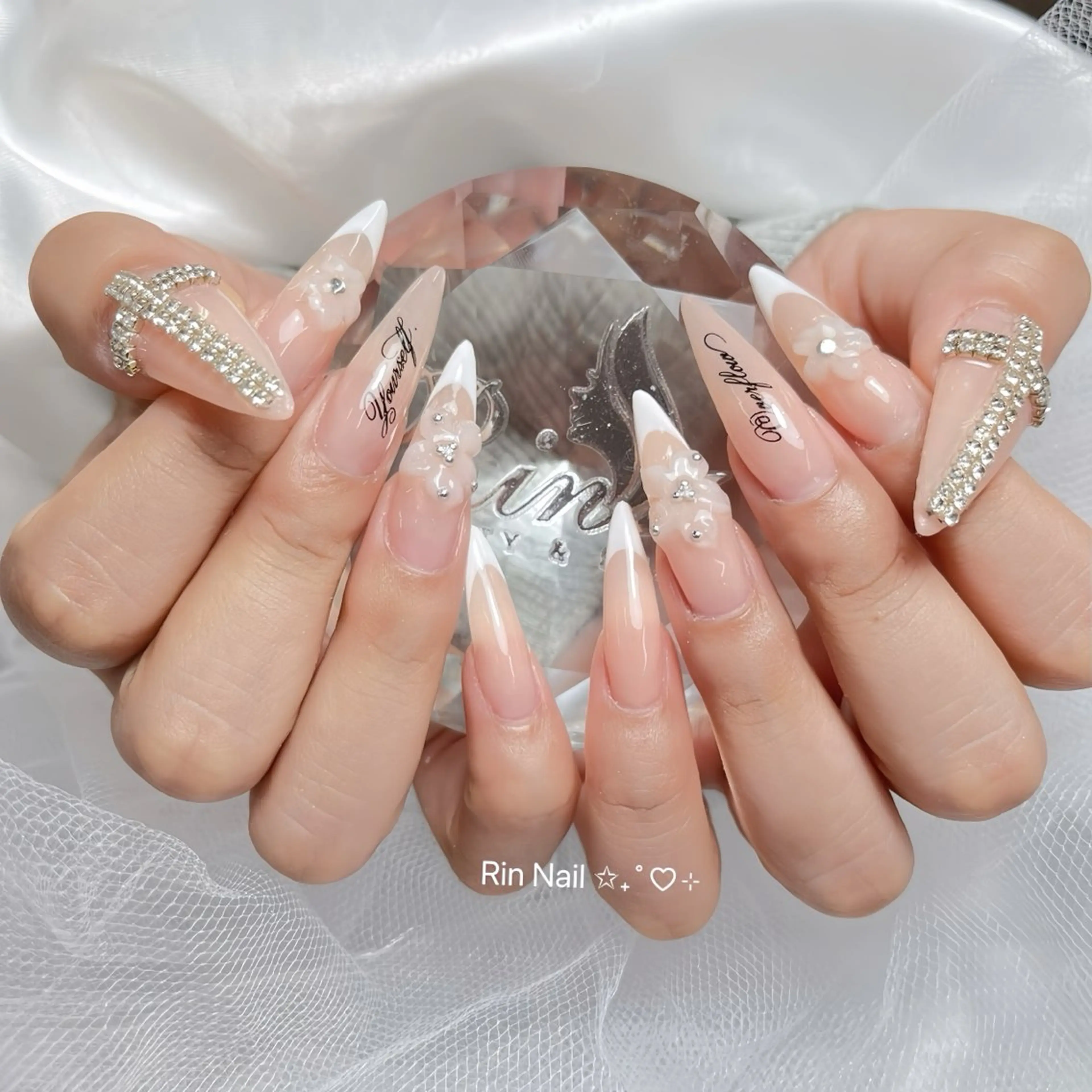 ネイル アートネイル チークネイル ジェルネイル ロングネイル マグネットネイル ハンドネイル Rin Nail 新大久保店のネイルデザイン