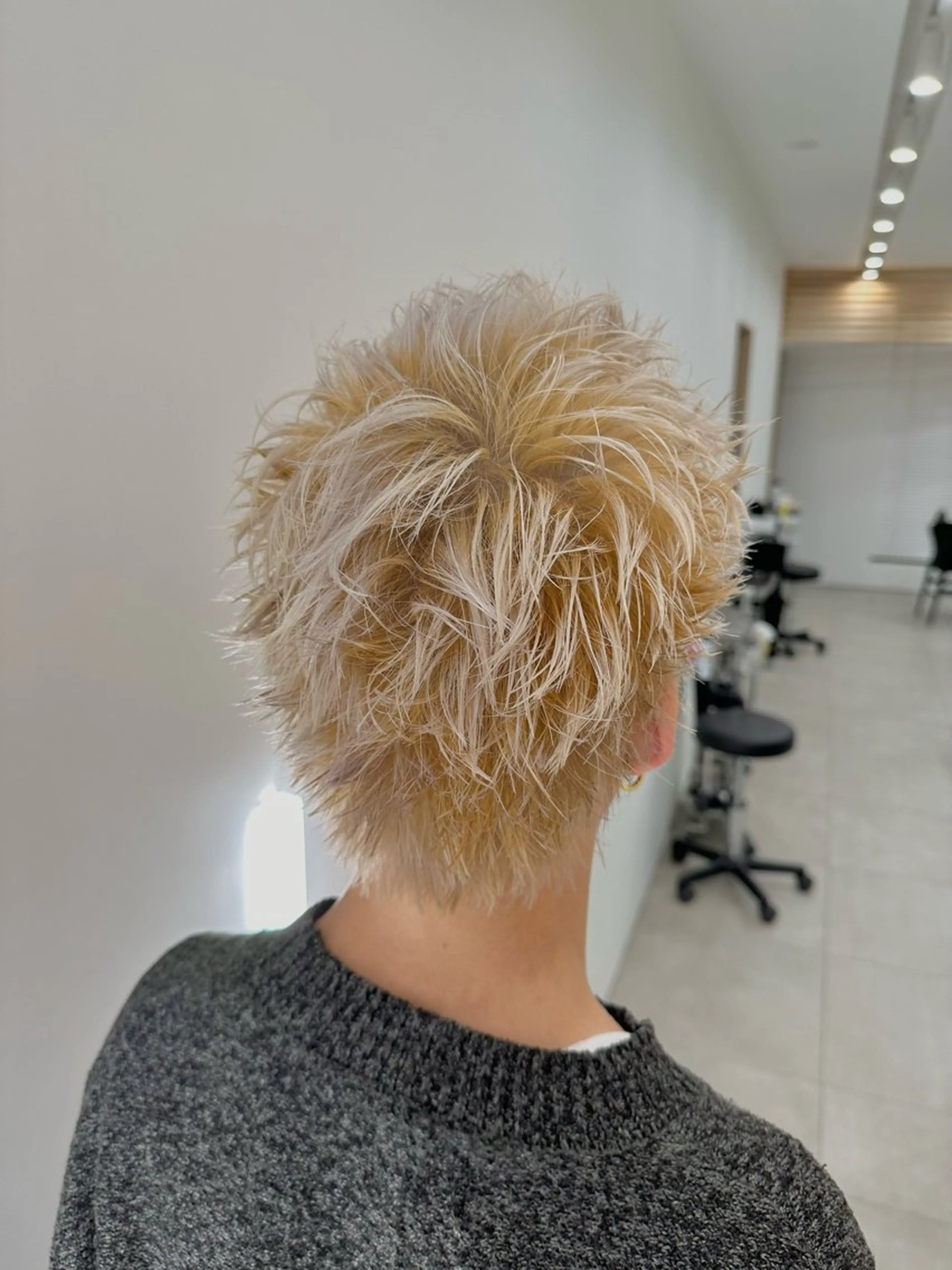 ショート カラー メンズ スパイキーショート 抜きっぱなしブロンド ショートヘア メンズパーマ達人/ フェード/イツキのヘアスタイル