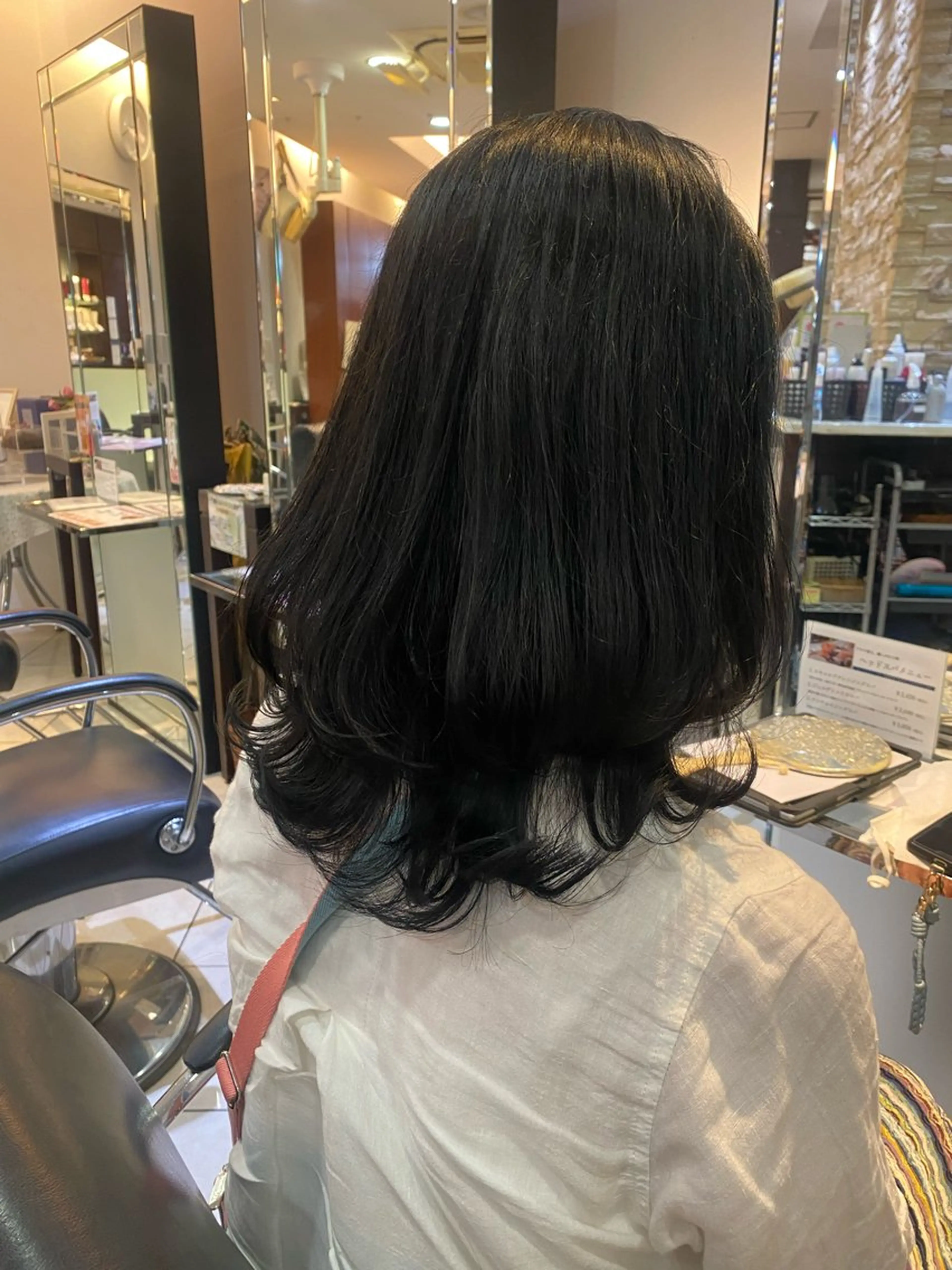 ロング レイヤーカット 荻野 早紀のヘアスタイル