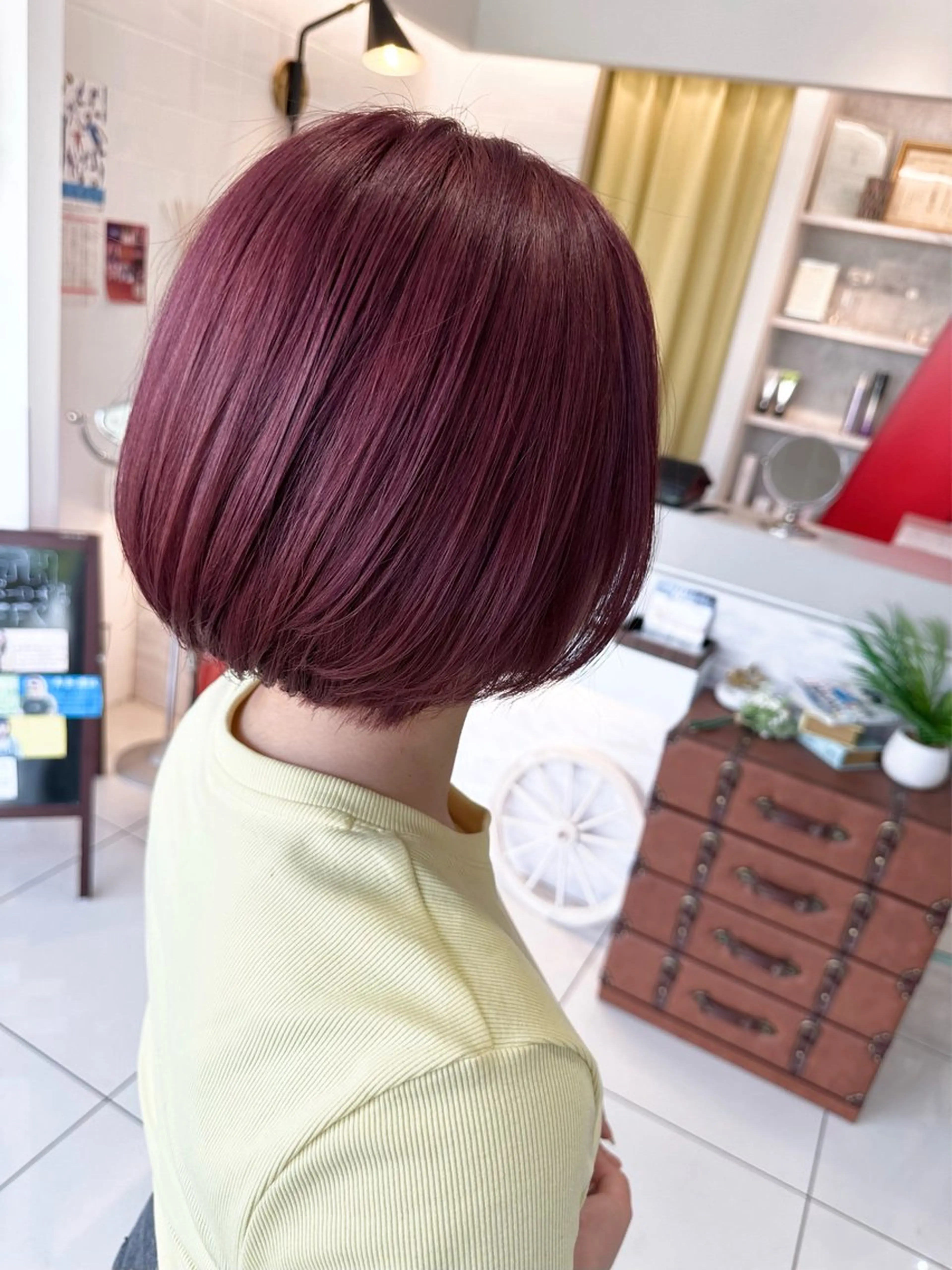 ミディアム カラー ブリーチ ピンクカラー ボブ ヘアカラー 千秋 秀容のヘアスタイル