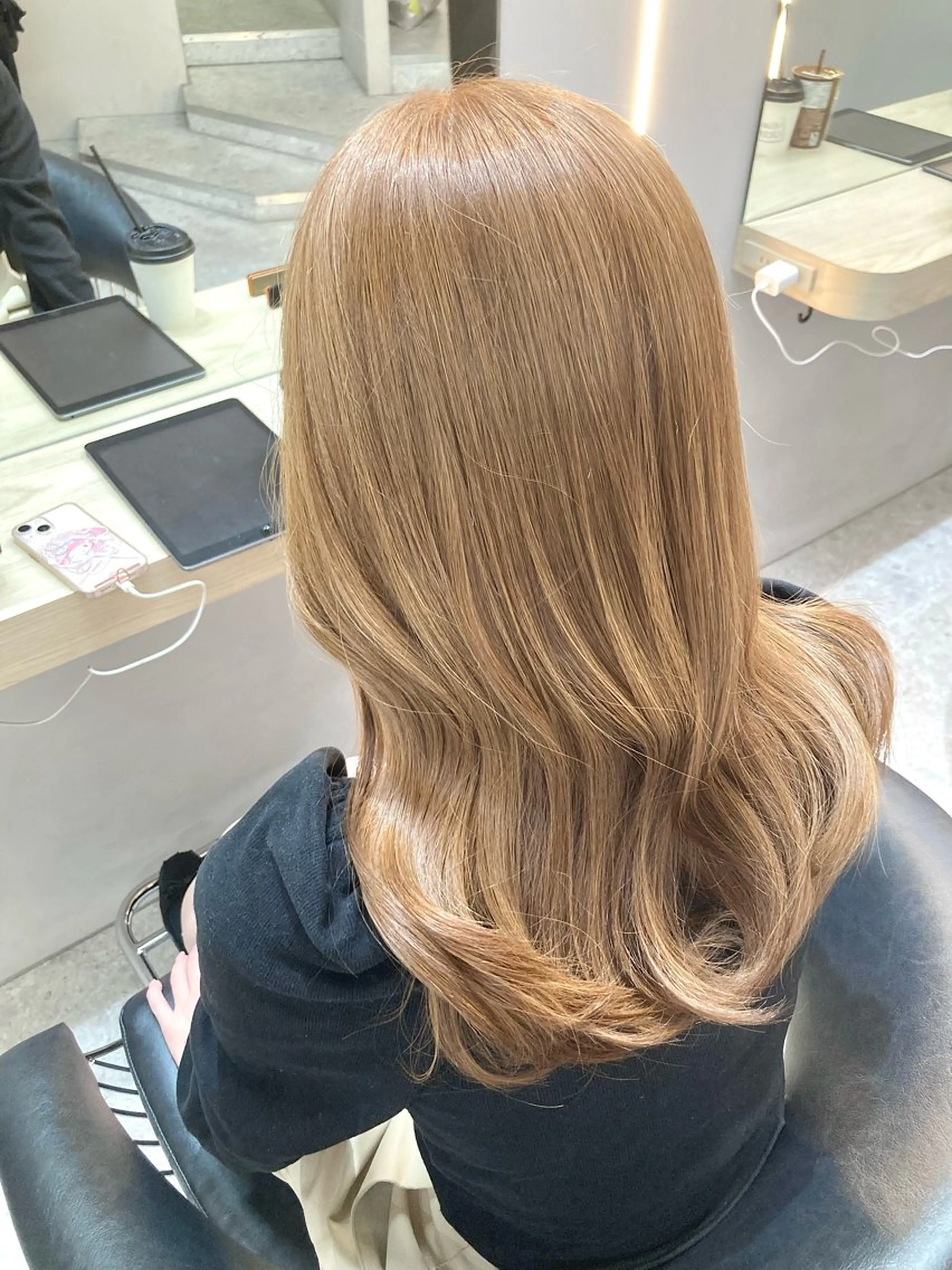 セミロング カラー 友田 那都のヘアスタイル