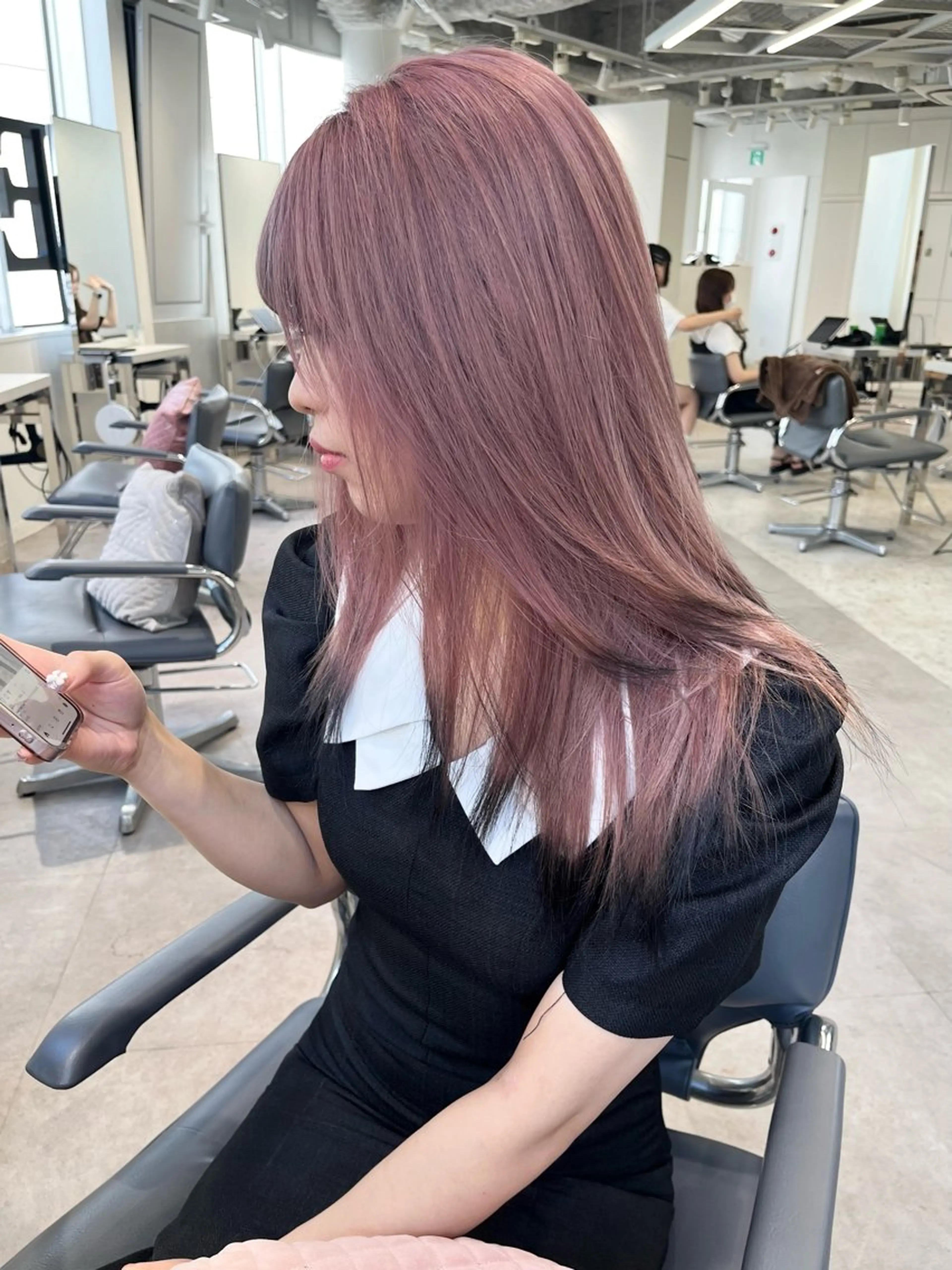 セミロング カラー ベージュカラー ブリーチ ケアブリーチ ラベンダーカラー 韓国風ヘア カット ヘアカラー トリートメント 韓国ハッシュカット/ 新宿/髪質改善/岡崎のヘアスタイル