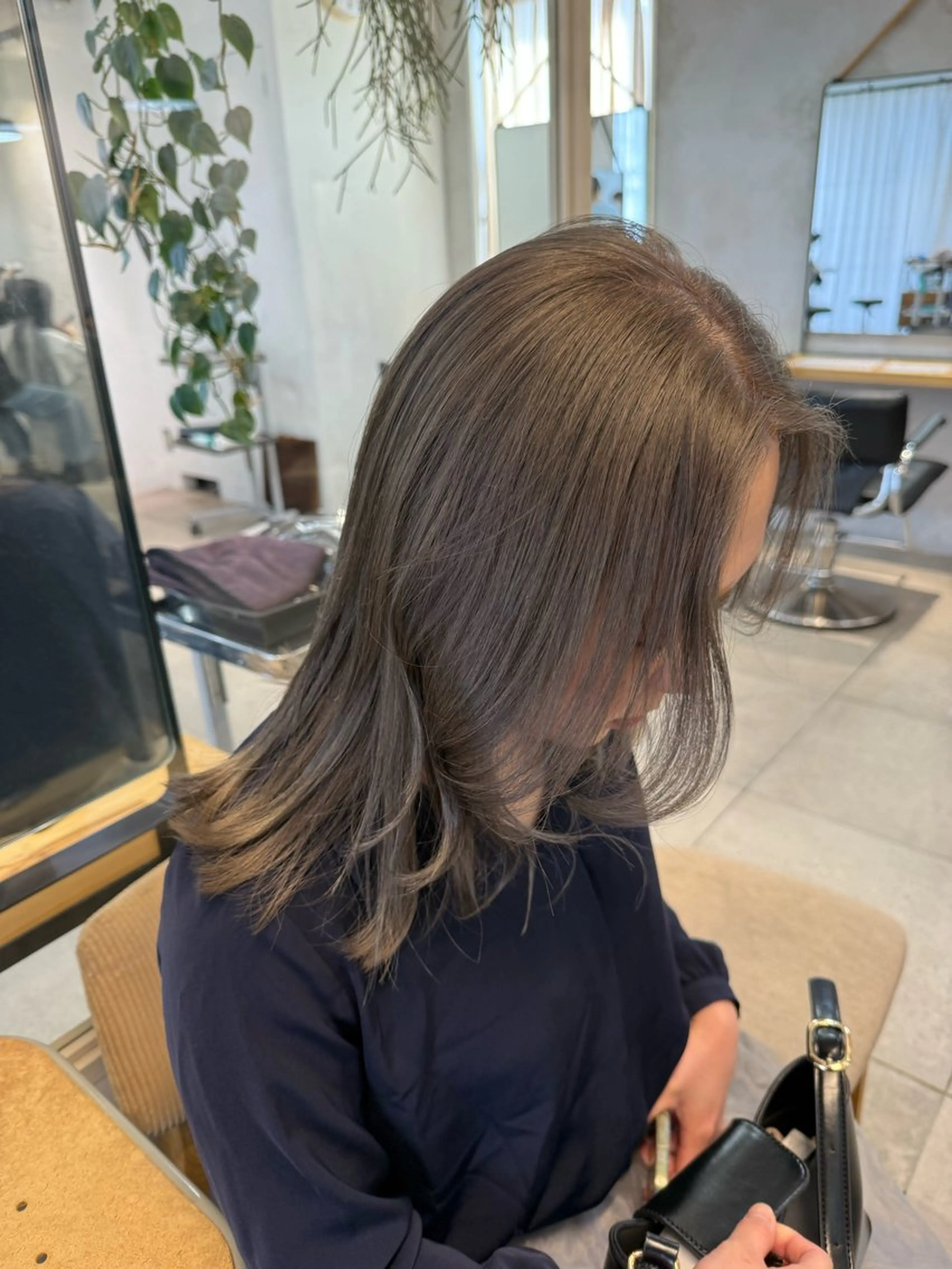 ミディアム カラー ミルクティー× グレージュMOMOのヘアスタイル