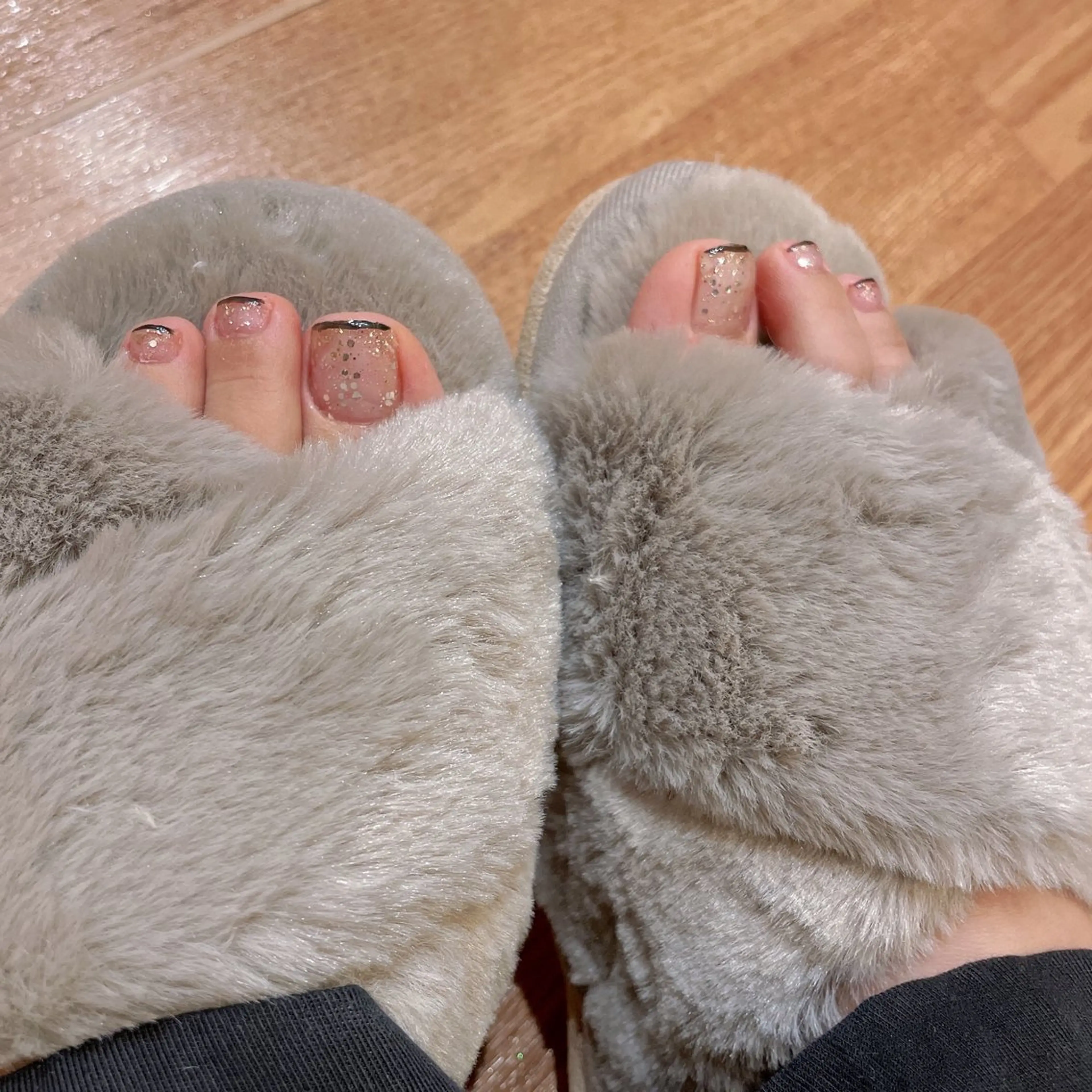 ネイル ラメ(グリッター) フットネイル liberté所属・liberté🫧 新小岩のネイルデザイン