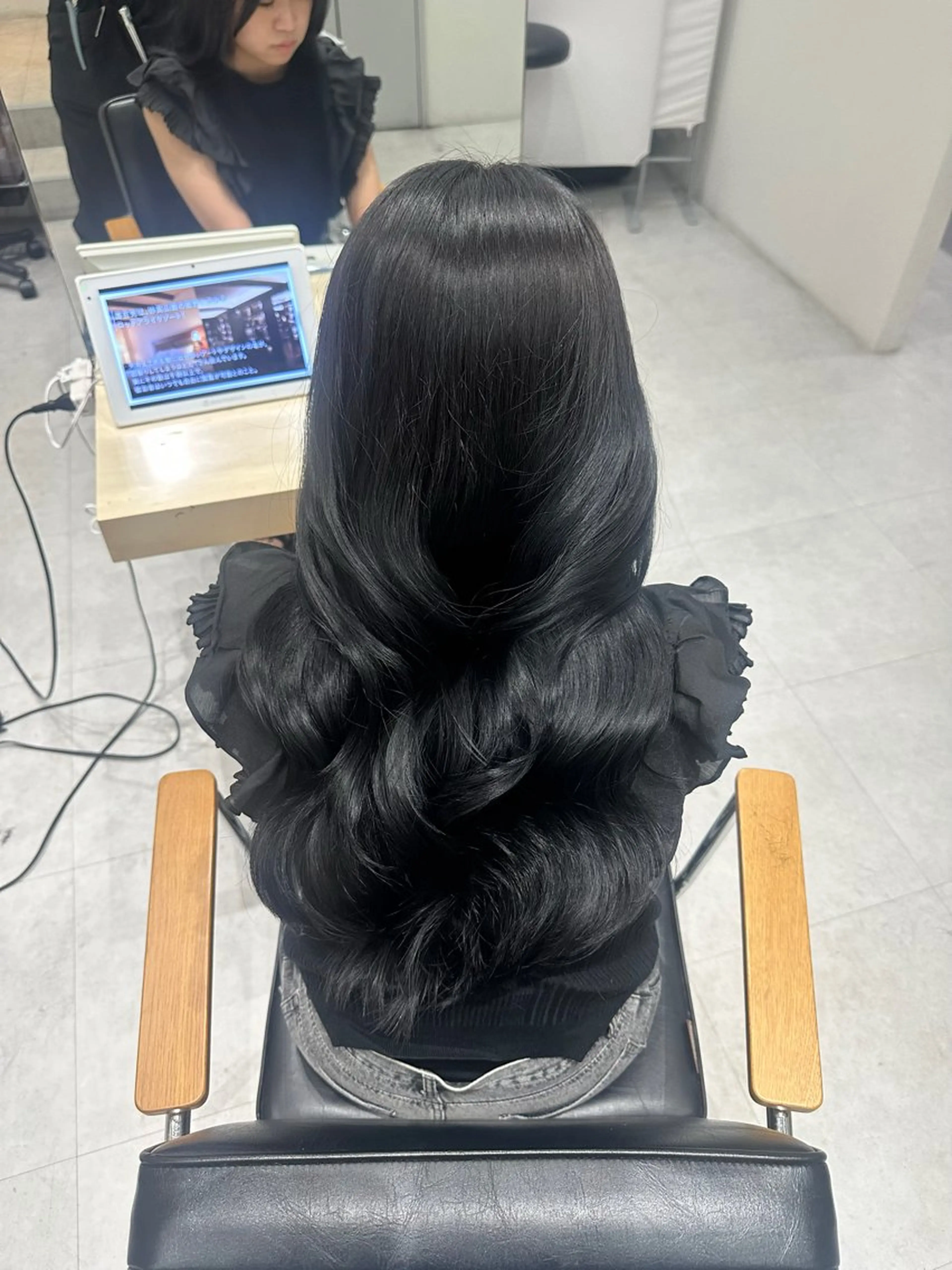 ロング カラー ブルーカラー ブルーグレー ブルーグレージュ グレージュ レイヤーカット Rei /透明感×韓国ヘアのヘアスタイル