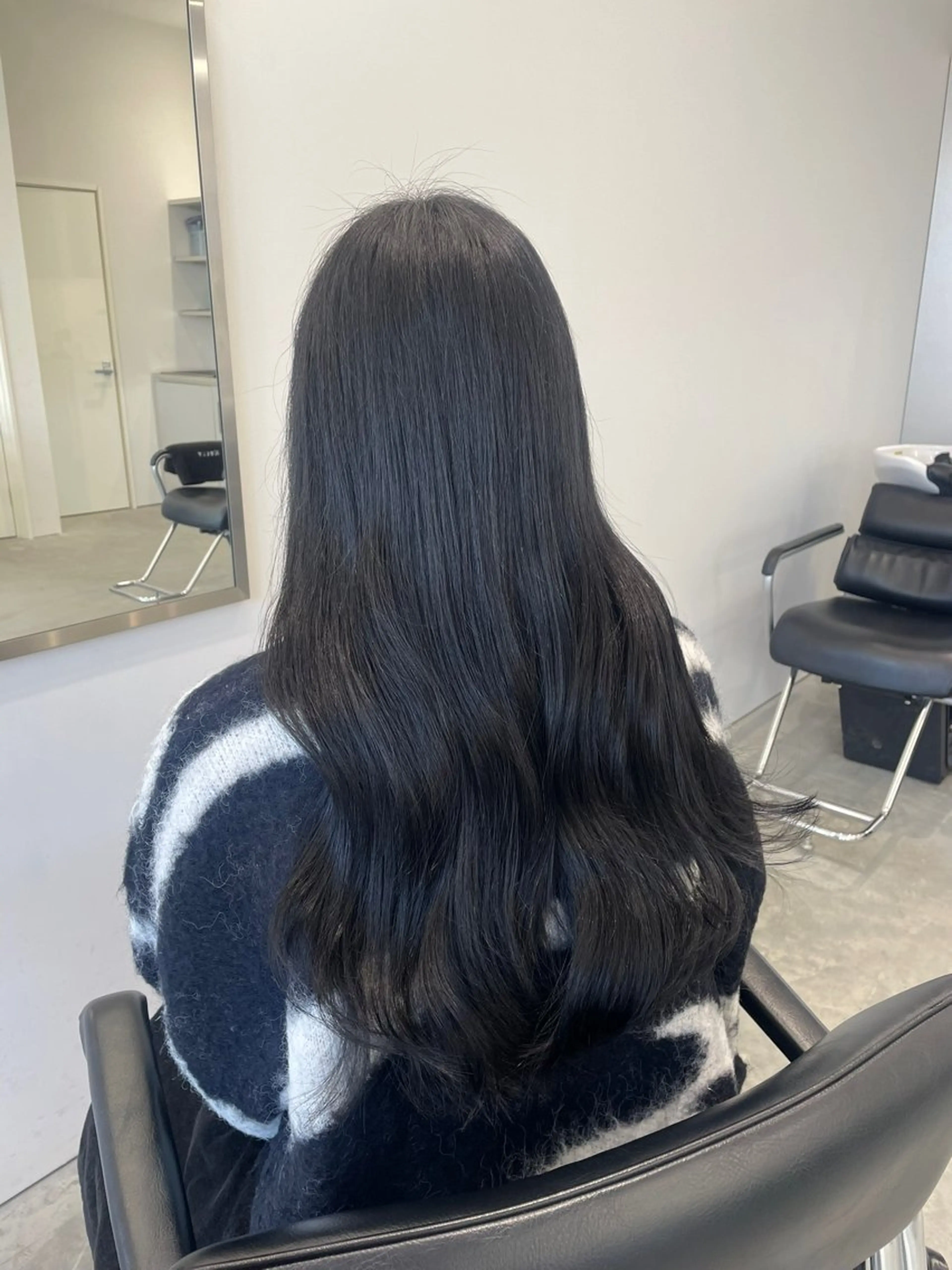 暗髪系ワンカラー + 艶3STEPトリートメントの写真