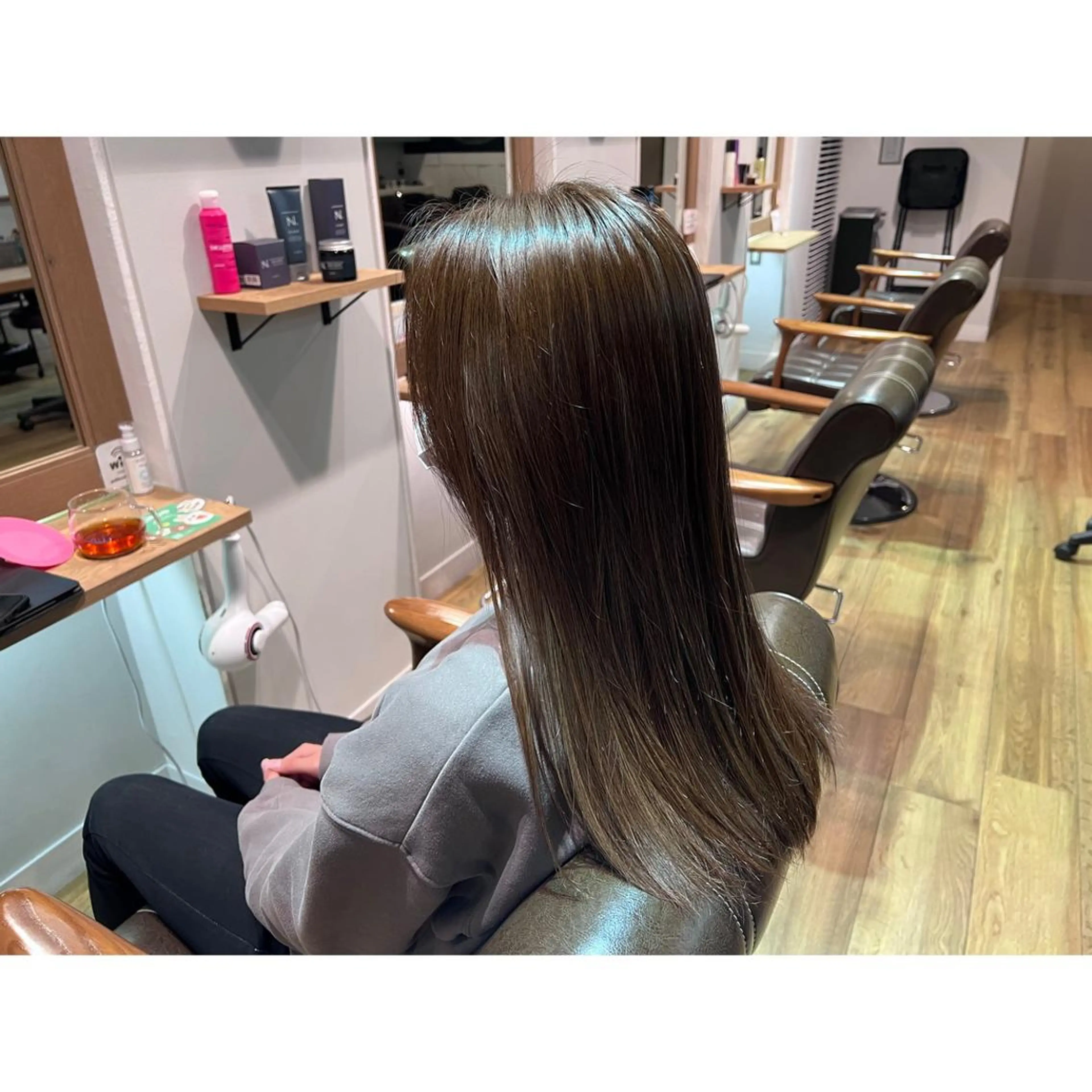 ロング カラー グレージュ ヘアカラー トリートメント ツキダテ ユイのヘアスタイル