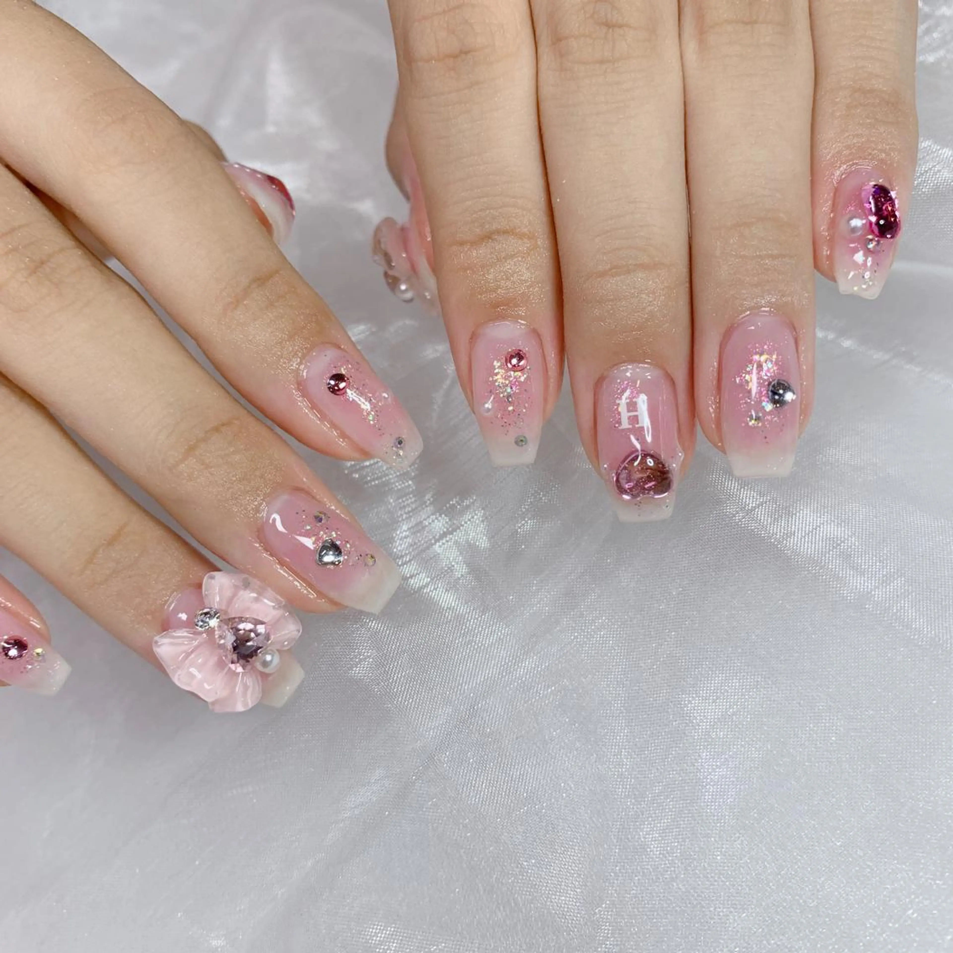 ネイル リボン ハンドネイル La neige* yuki 🥯🍑のネイルデザイン