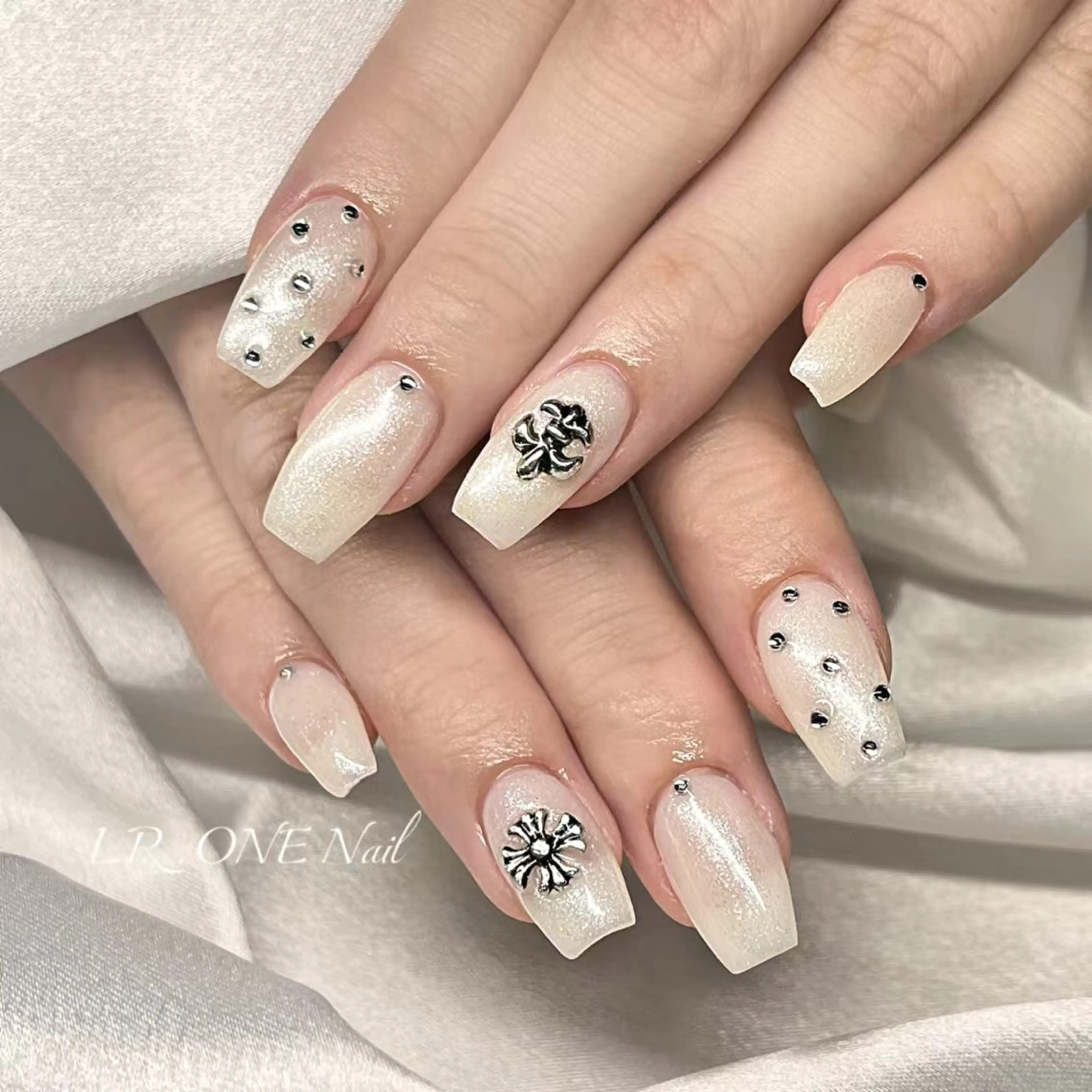 ネイル ハンドネイル LR.ONE ヨウのネイルデザイン