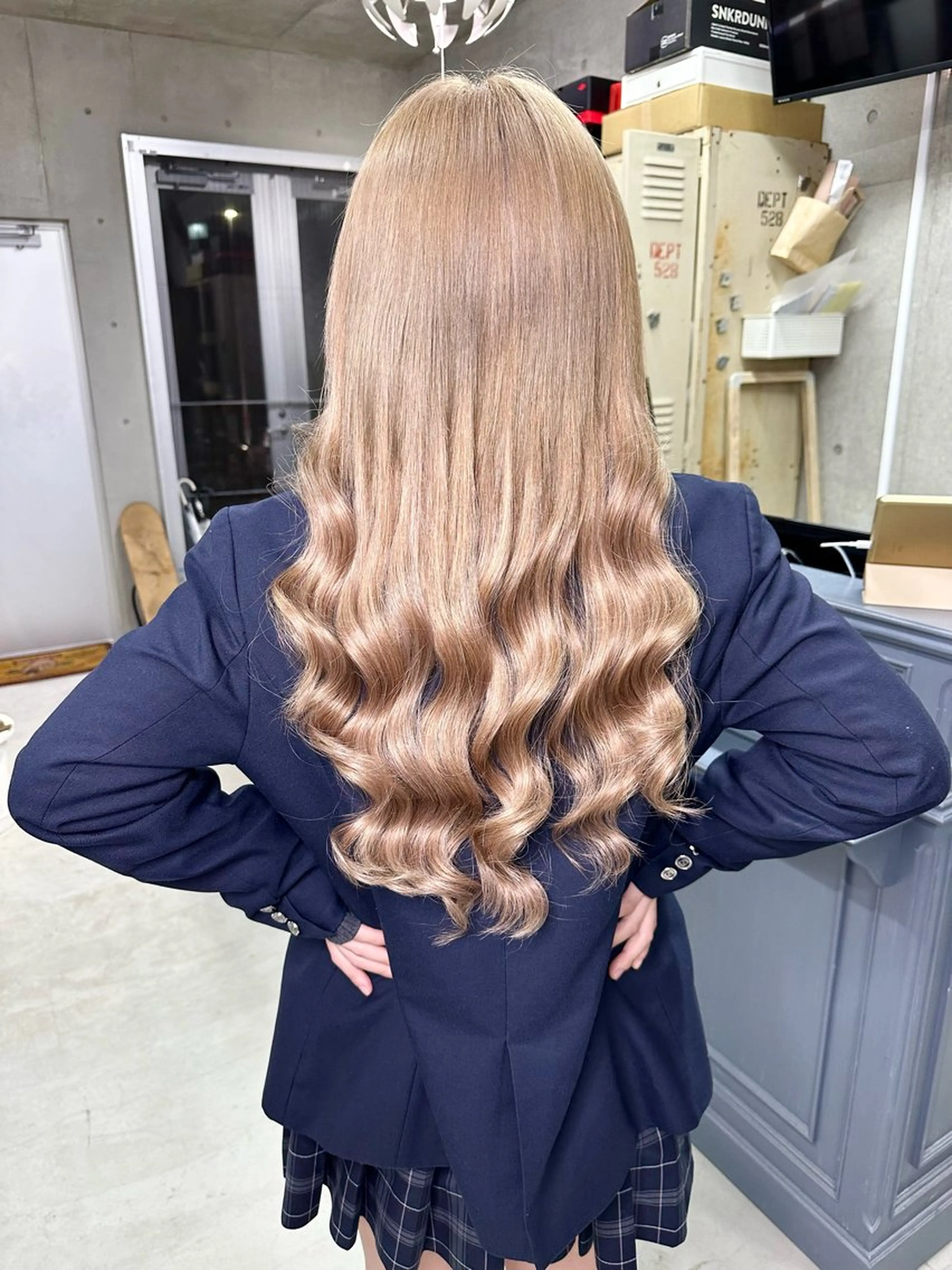 ロング カラー ベージュカラー ブリーチ ミルクティーベージュ エクステ ロング カット ヘアカラー エクステ 名古屋のピンク好き かずくん🦩のヘアスタイル