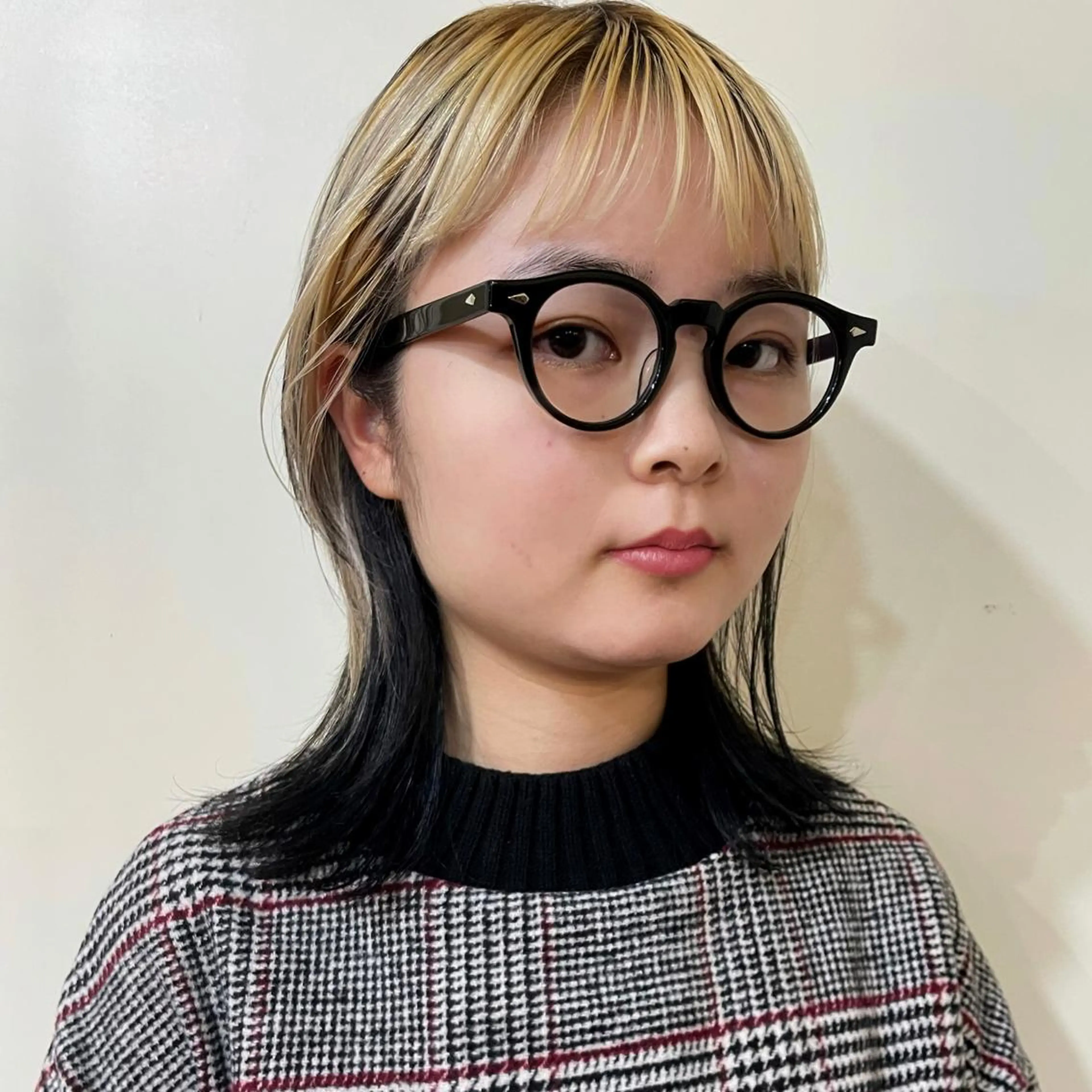 ショート カラー ホリケ アオイのヘアスタイル