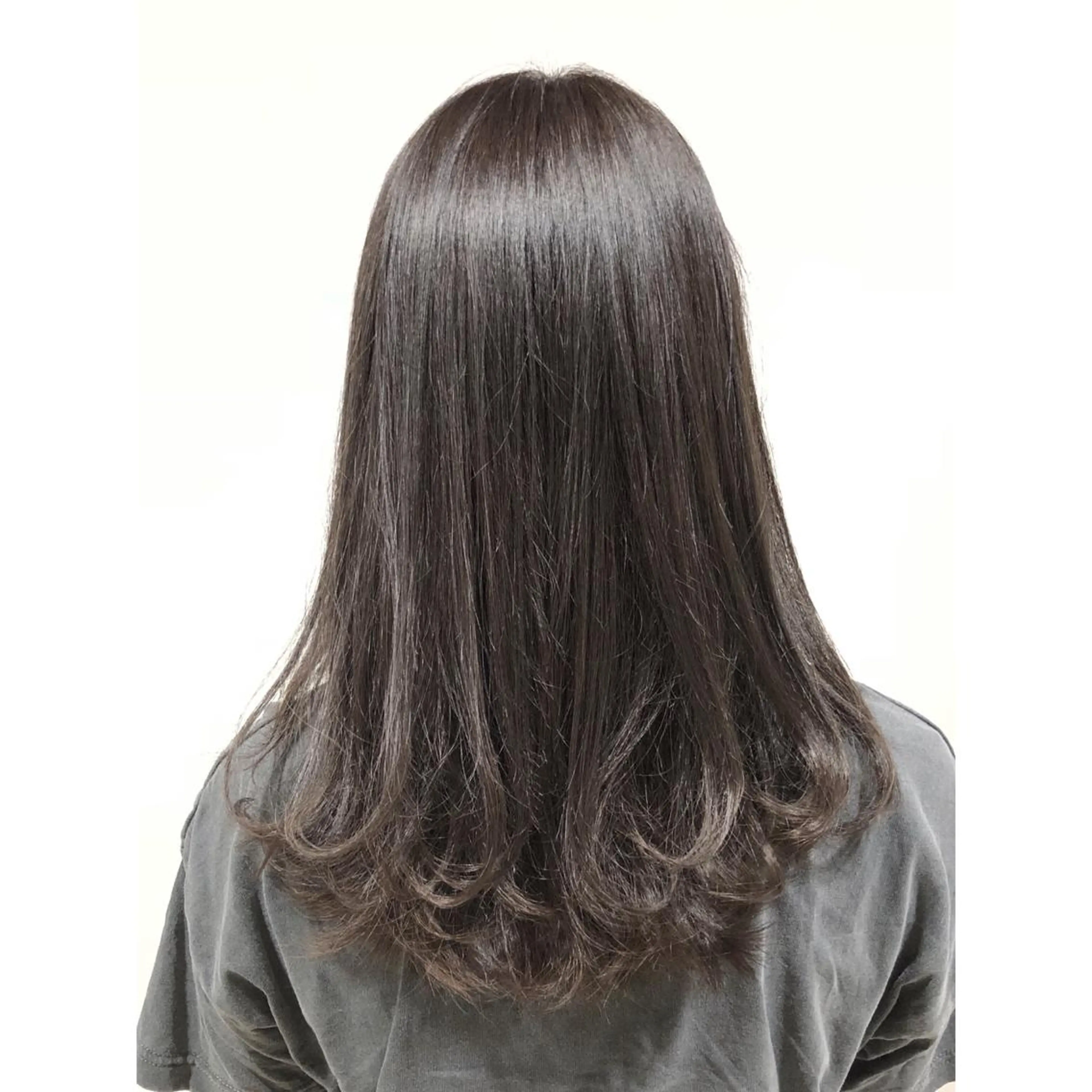 セミロング カラー 透明感カラー ハイライトカラー ハイライト KIZU 髪質改善 オカルト怪談のヘアスタイル