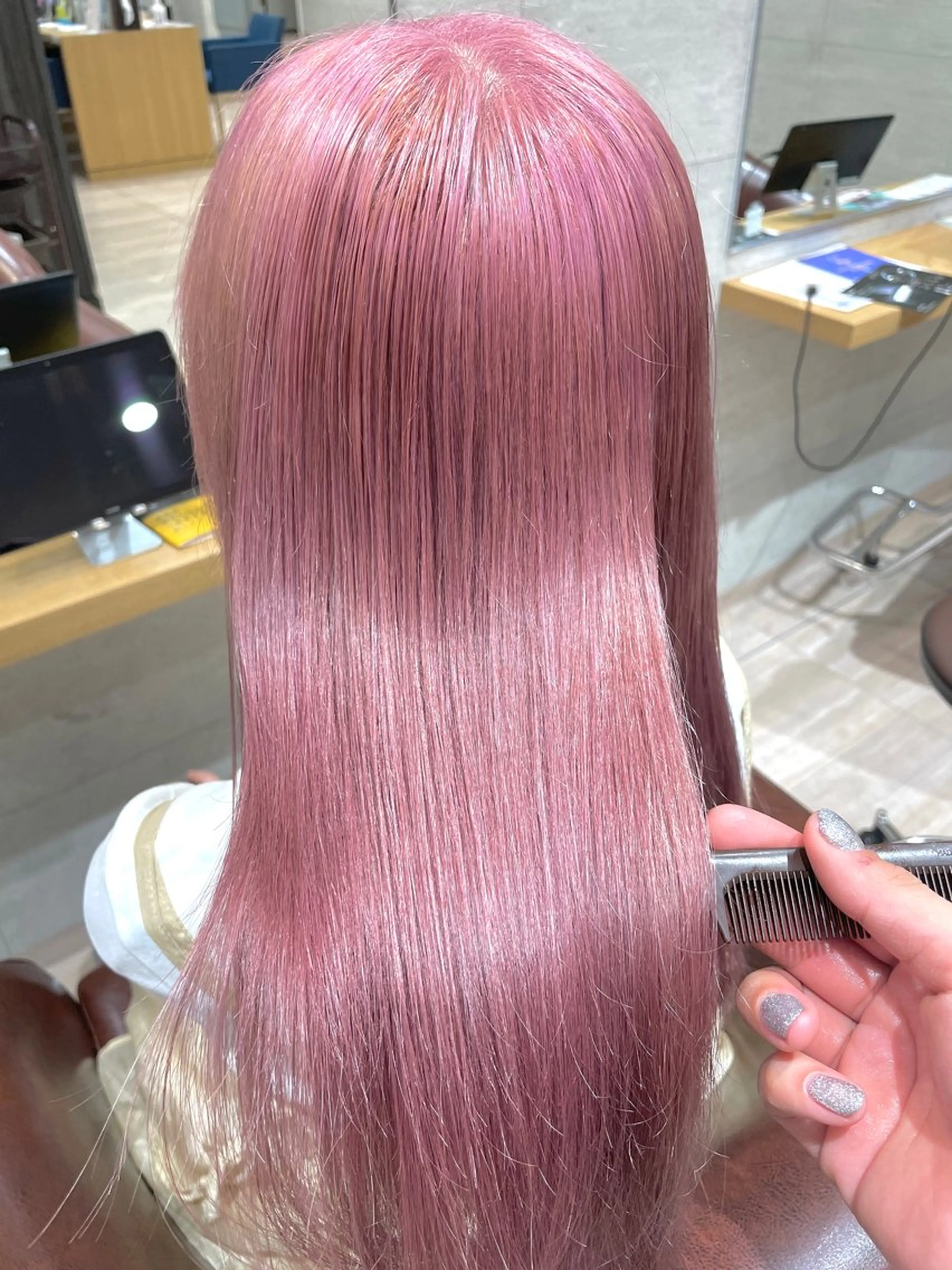 ロング カラー 小川 美優のヘアスタイル