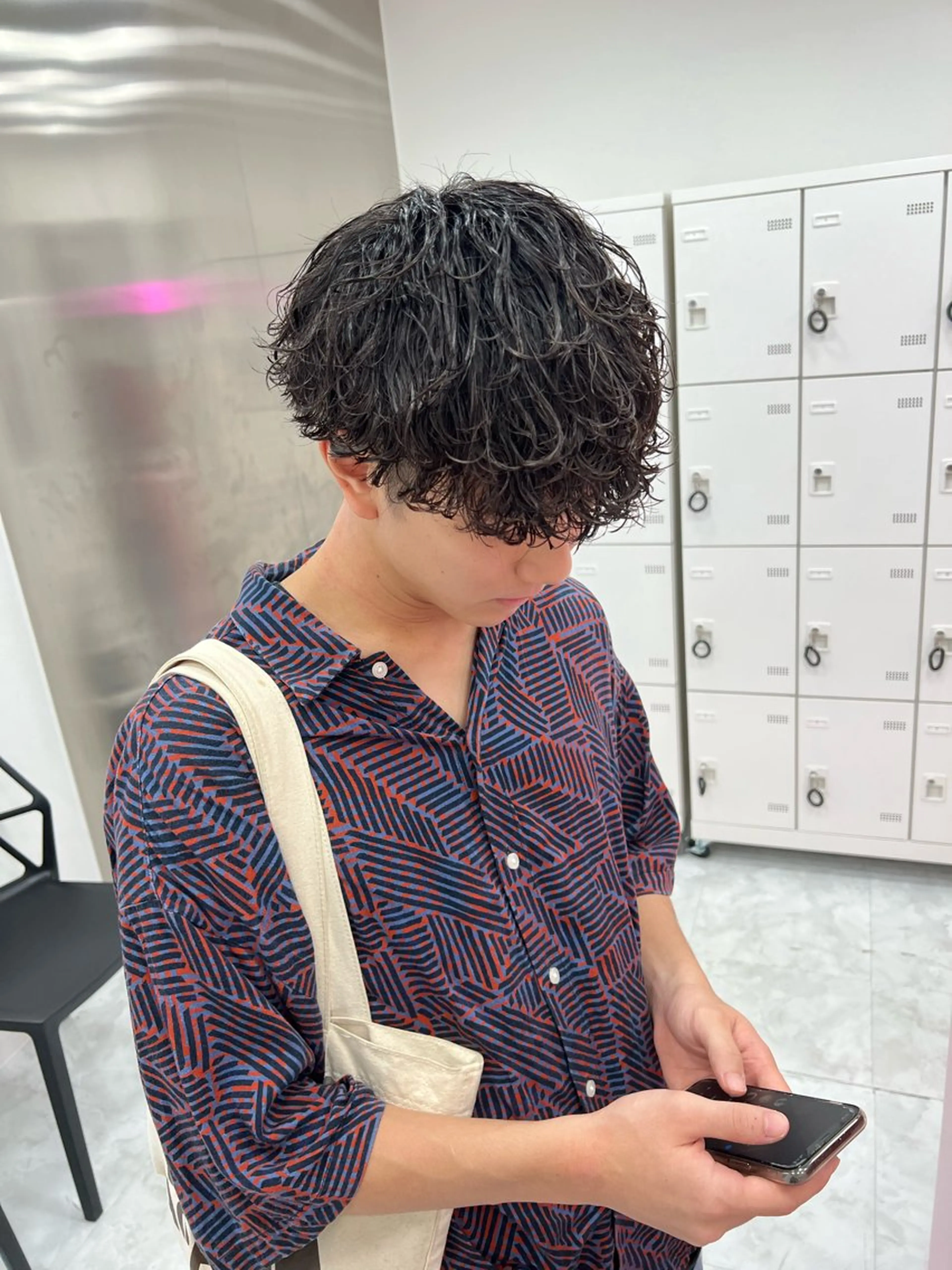 ミディアム パーマ メンズ ミディアムパーマ センターパート メンズ韓国風 韓国マッシュ マッシュウルフ カット ヘアカラー トリートメント ヘッドスパ ヘアセット トレンド/レイヤー うる艶🪞CANDYのヘアスタイル