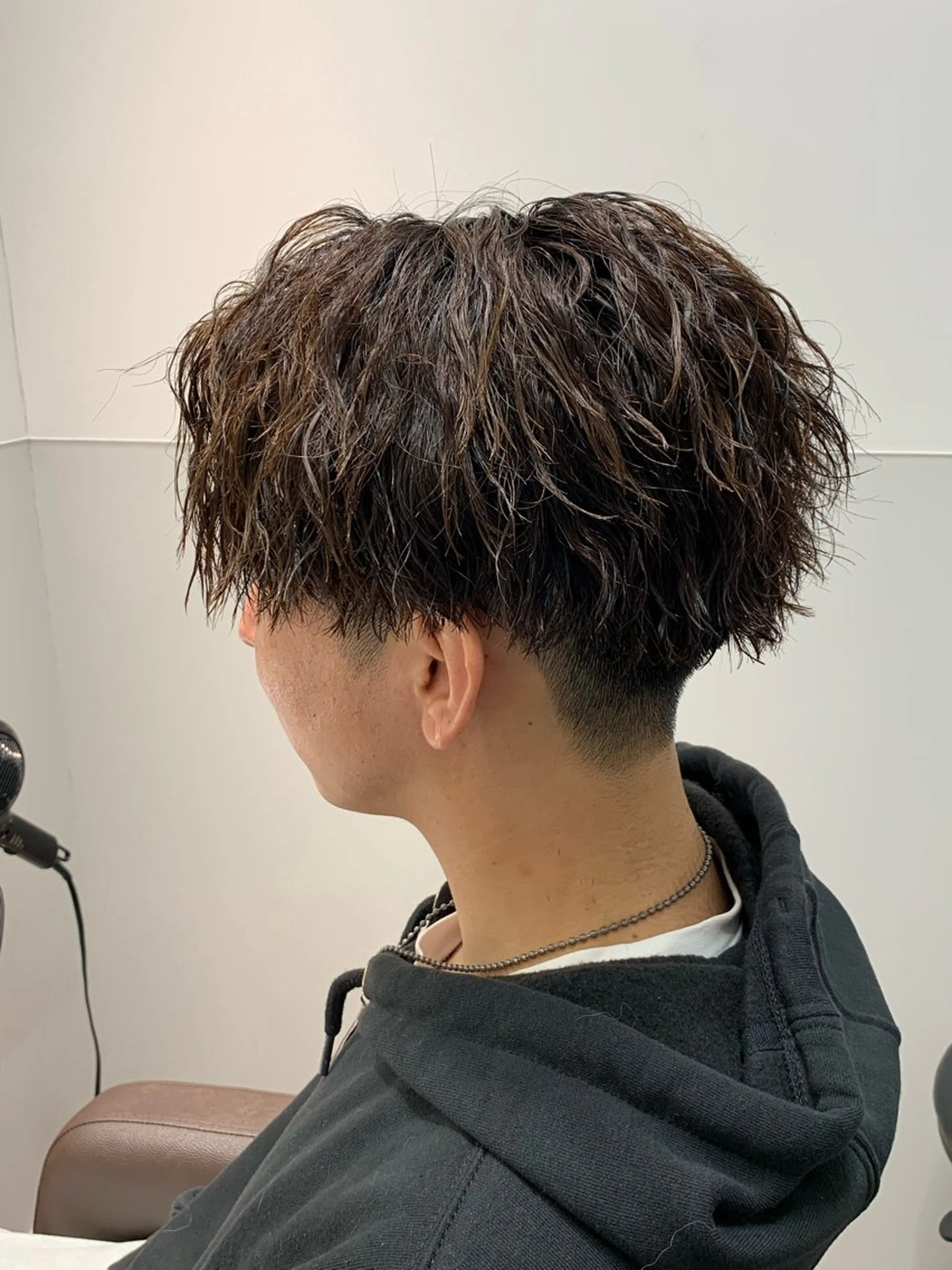ショート パーマ メンズ センターパート カット パーマ 大江 晃人のヘアスタイル