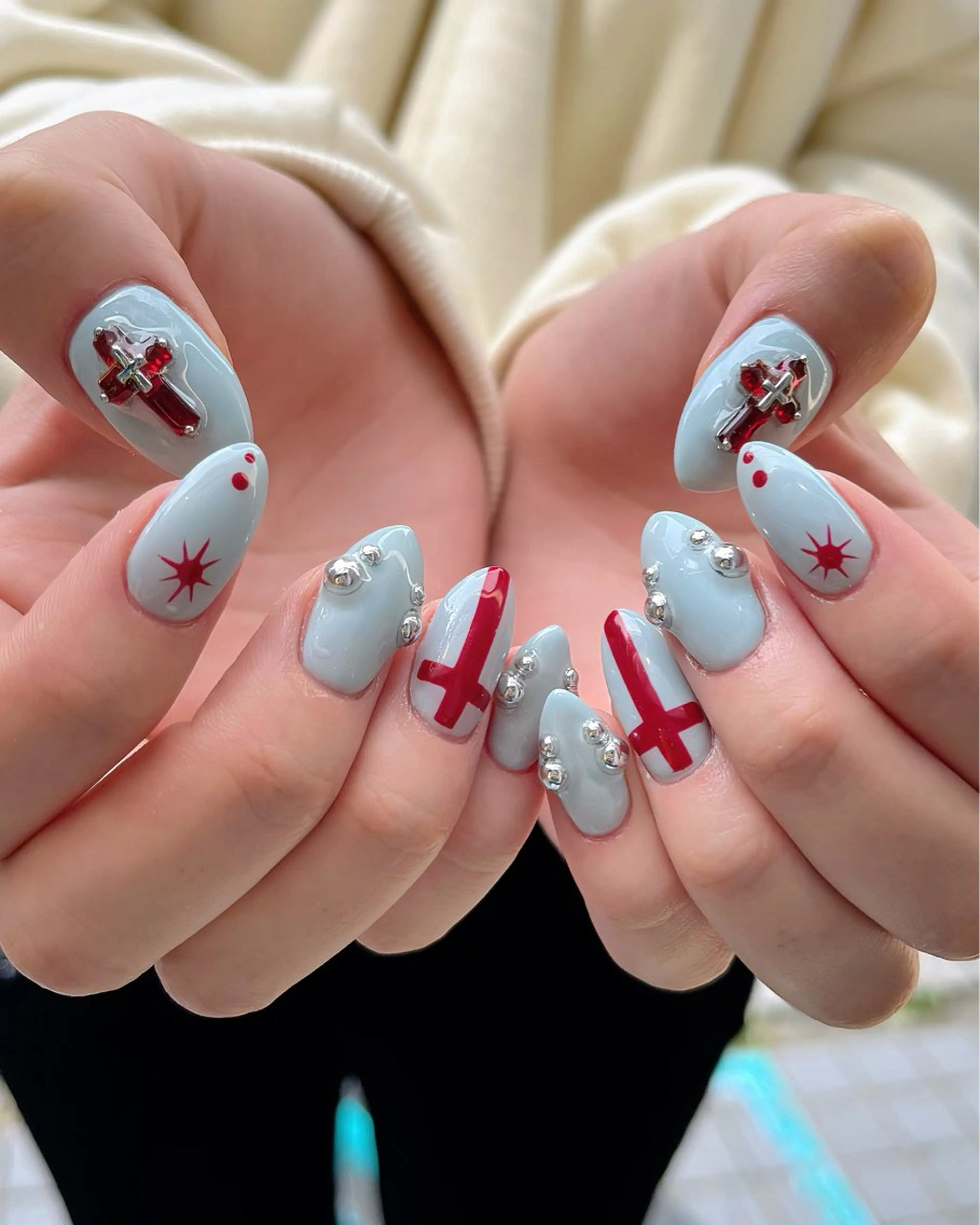 ネイル チークネイル フレンチネイル 水色 赤色 夏ネイル ハンドネイル 🫧OPELIA NAIL渋谷🫧のネイルデザイン