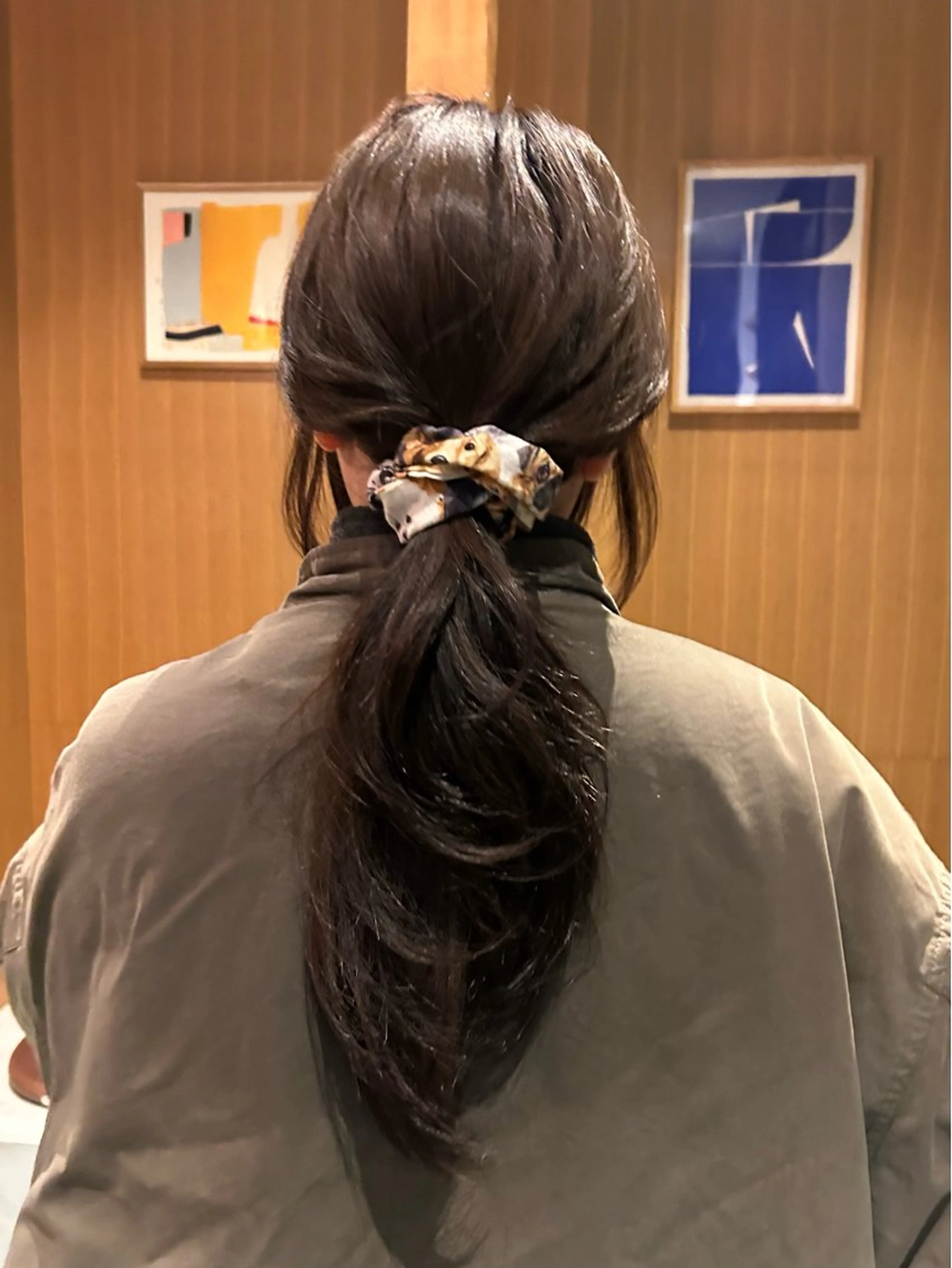 ロング カラー グレージュ オリーブグレージュ オリーブグレー カット ヘアカラー MUKU 市川 莉花のヘアスタイル