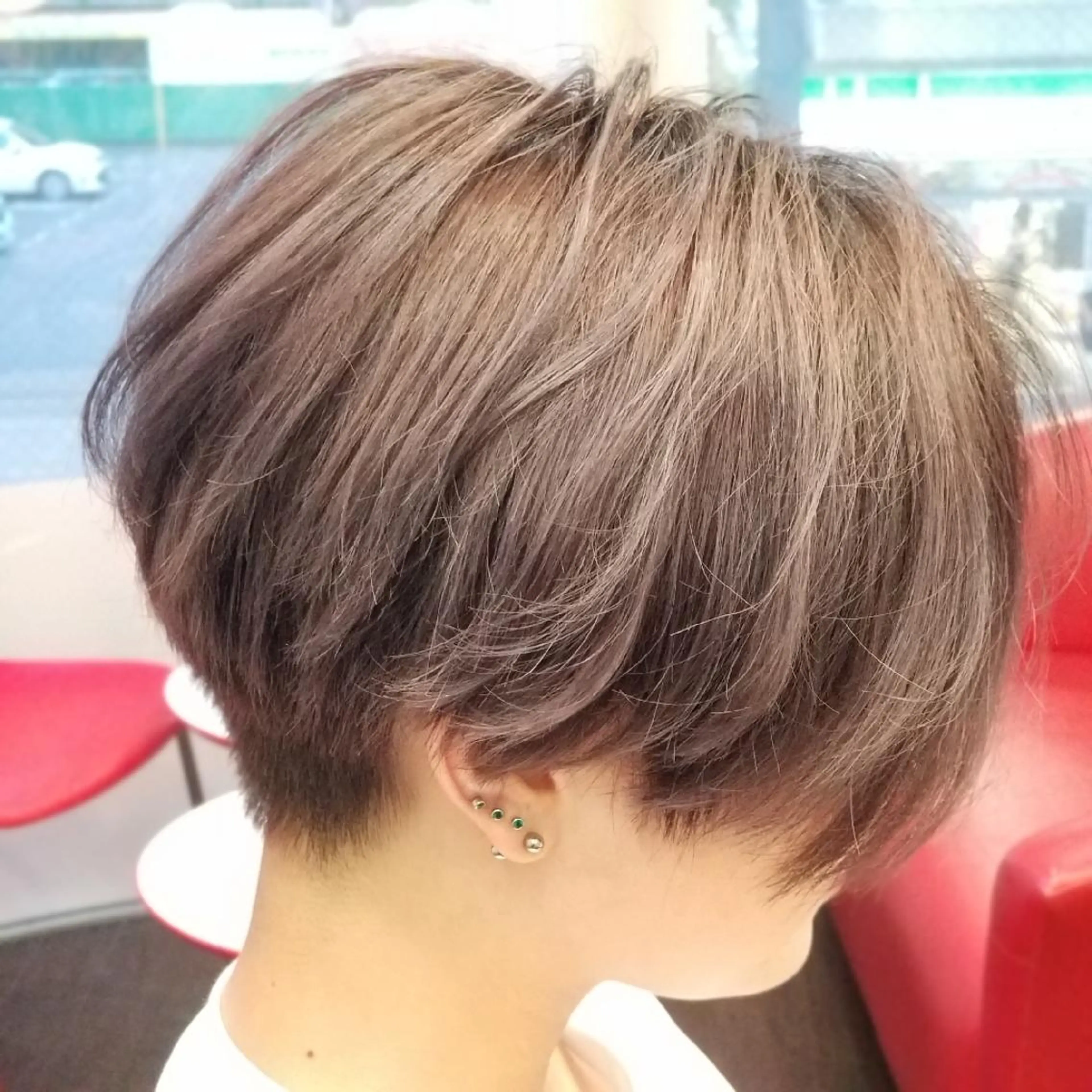 ショート カラー ハンサムショート ブリーチ 透明感カラー グレージュ ショートヘア 植田 /エクステ /ブリーチ/髪質改善のヘアスタイル