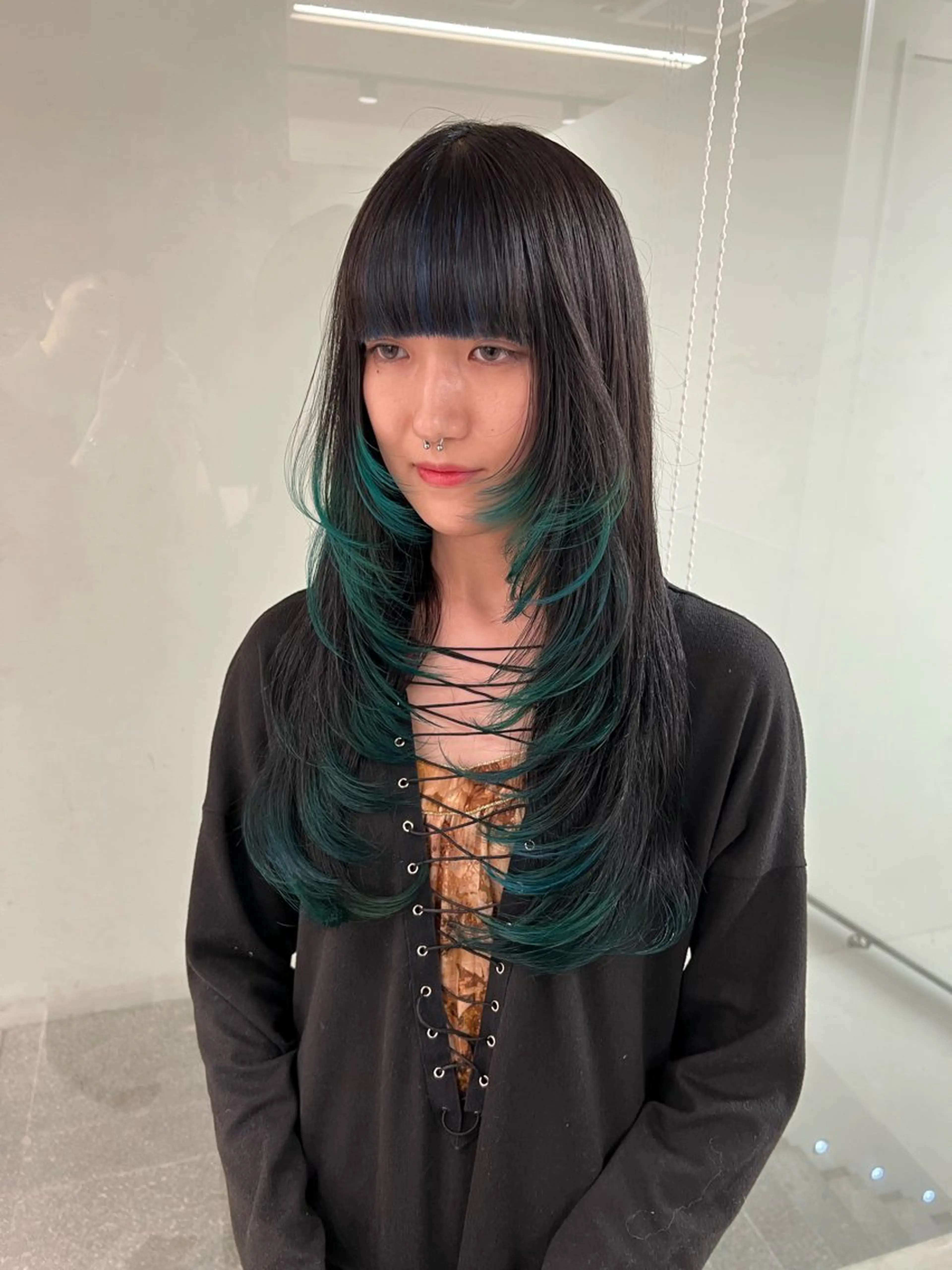 ロング カラー デザインカラー レイヤーカット カット ヘアカラー トリートメント TOMOYAレイヤー ブリーチ縮毛矯正のヘアスタイル