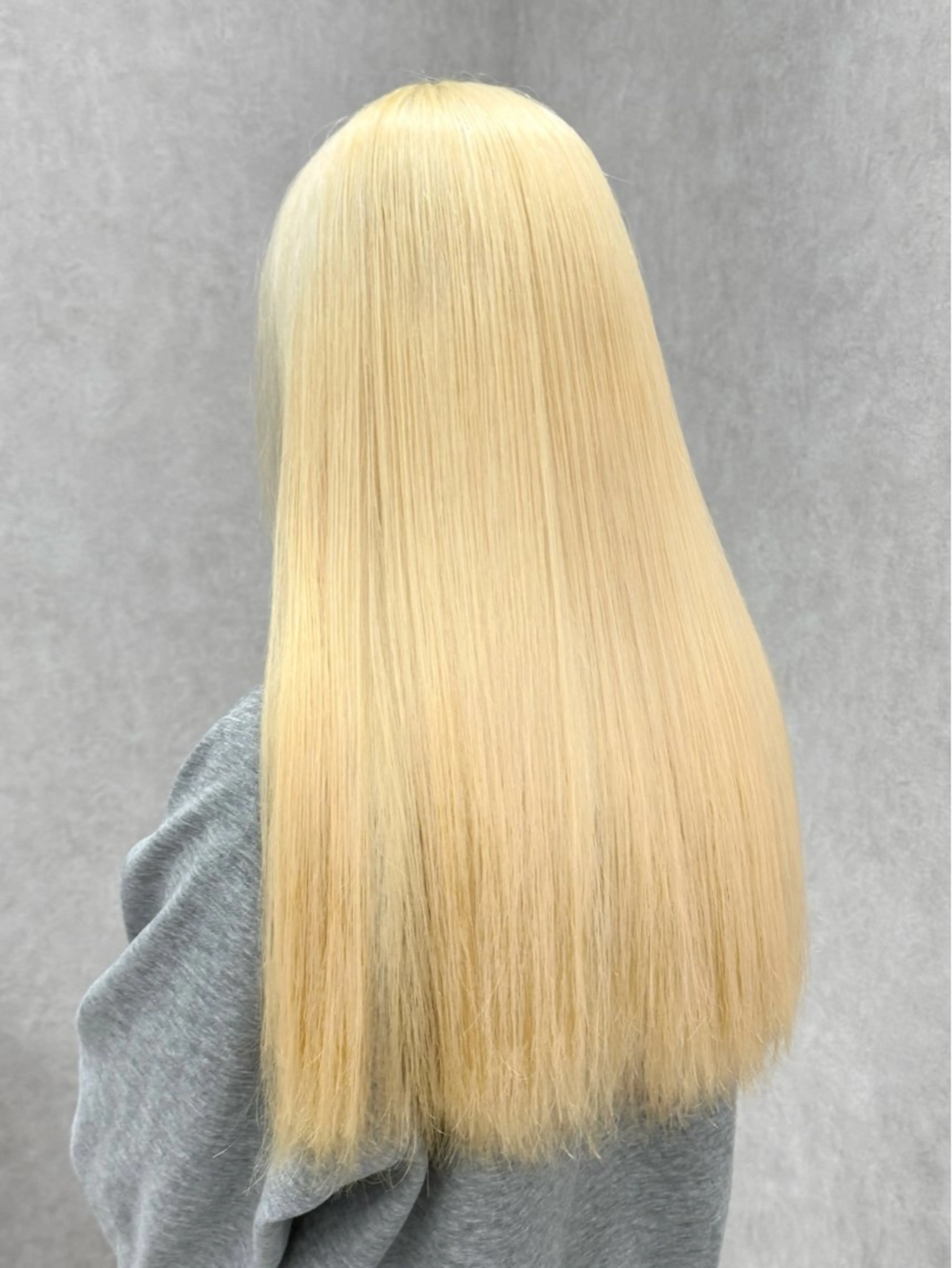 ロング カラー ヘアカラー ハイトーンカラー🐬 えりかのヘアスタイル