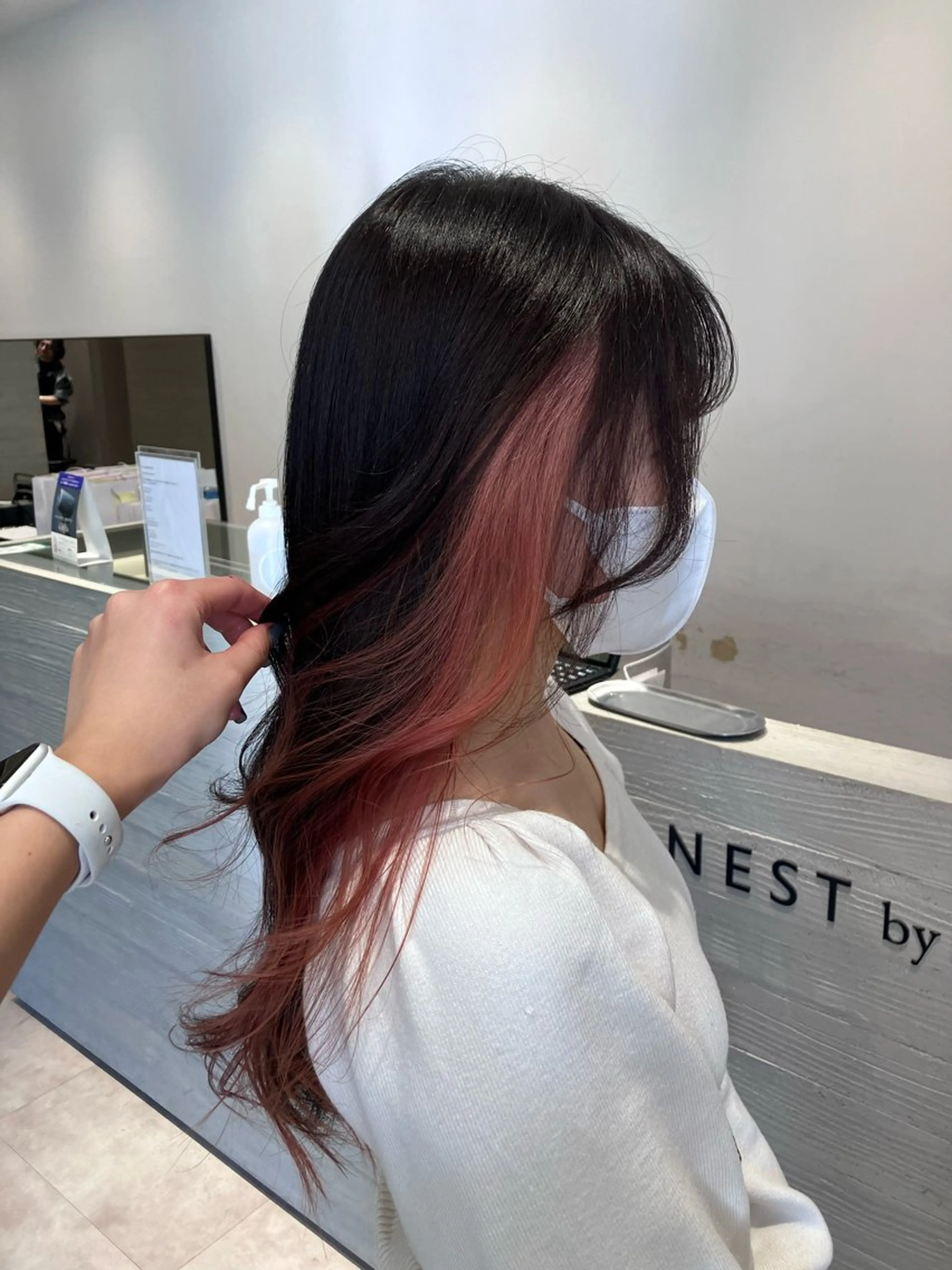 ロング カラー イヤリングカラー ピンクカラー サキ🤍ハイトーン 🩰くびれ巻きヘアのヘアスタイル