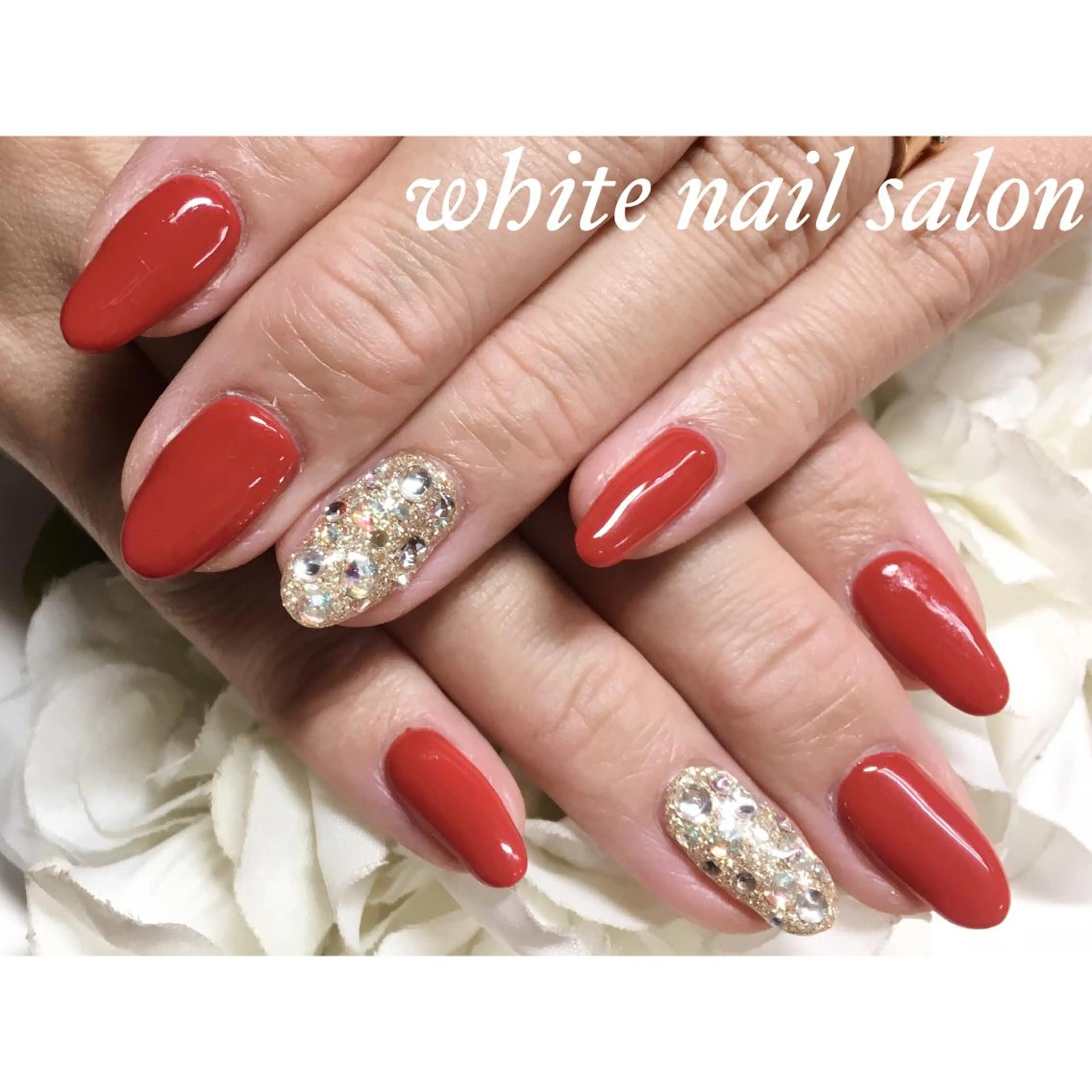 ネイル ジェルネイル ホログラムネイル 赤色 シルバー シンプルネイル ハンドネイル white nail salonのネイルデザイン