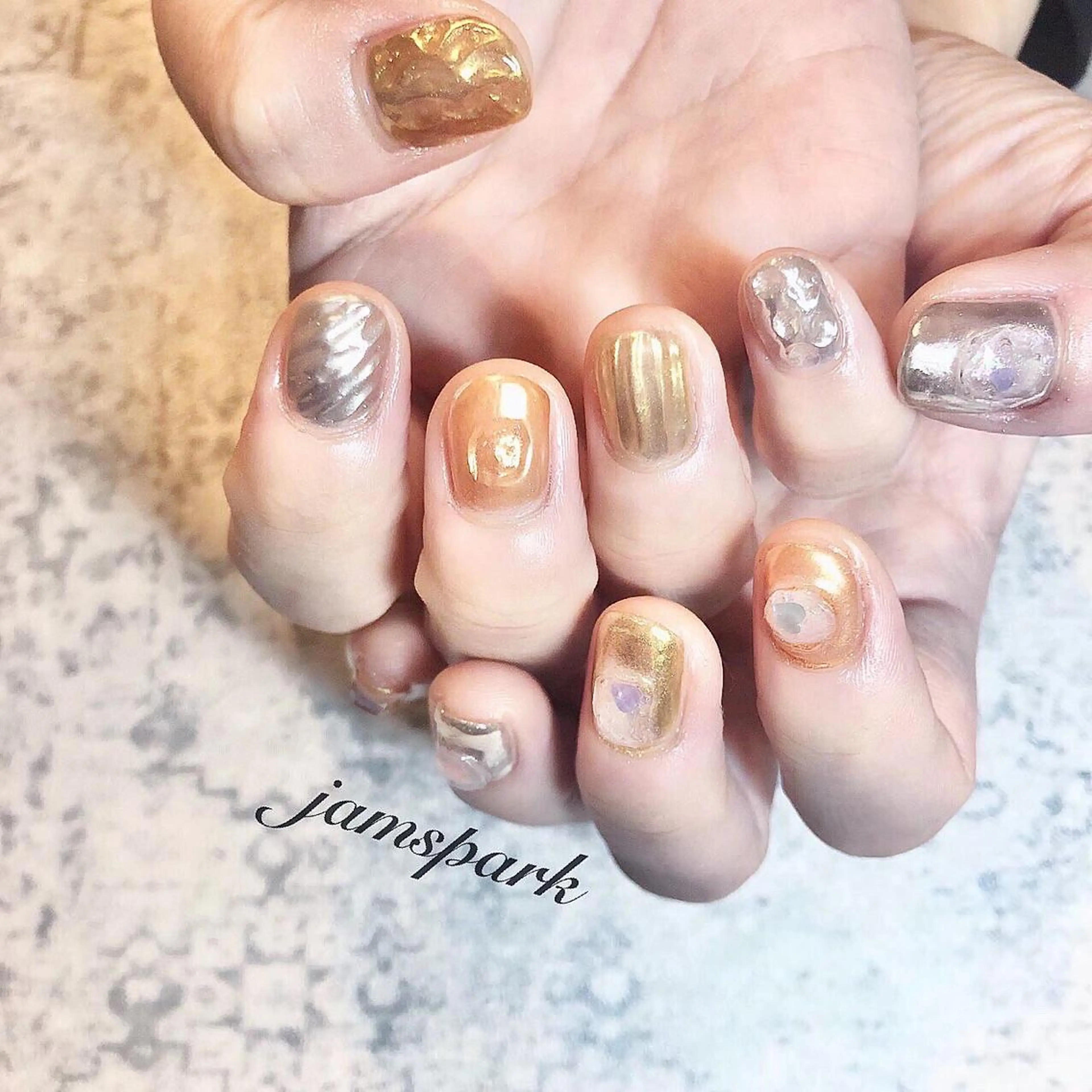 ネイル ゴールド ミラーネイル ニュアンスネイル ショートネイル シルバー ハンドネイル jamspark ✨のネイルデザイン