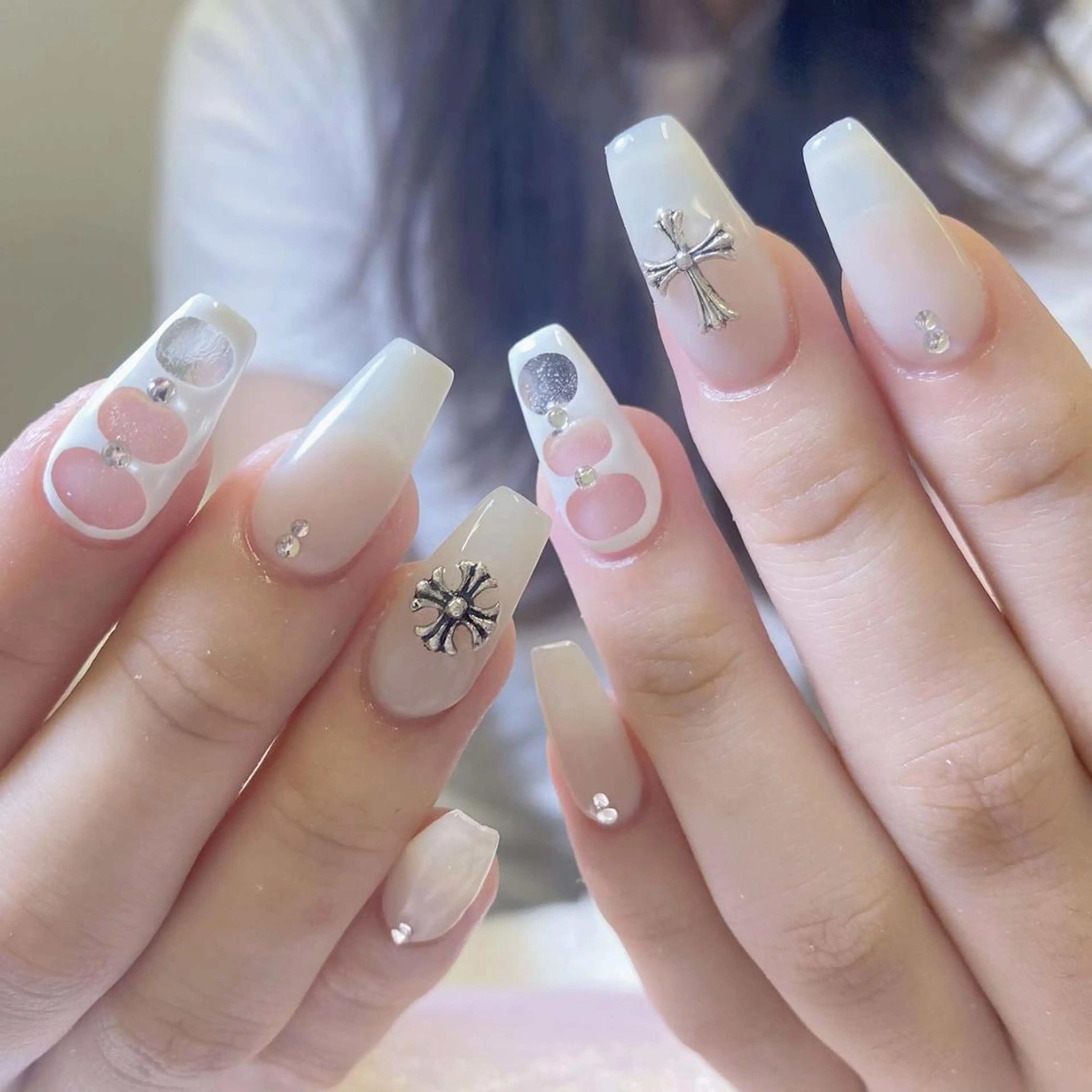 ネイル チークネイル ジェルネイル キラキラネイル マグネットネイル 持ち込み ハンドネイル Queens momoのネイルデザイン